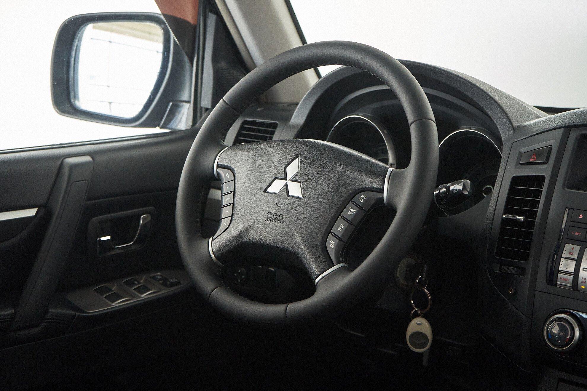 Mitsubishi Pajero 2007, черный