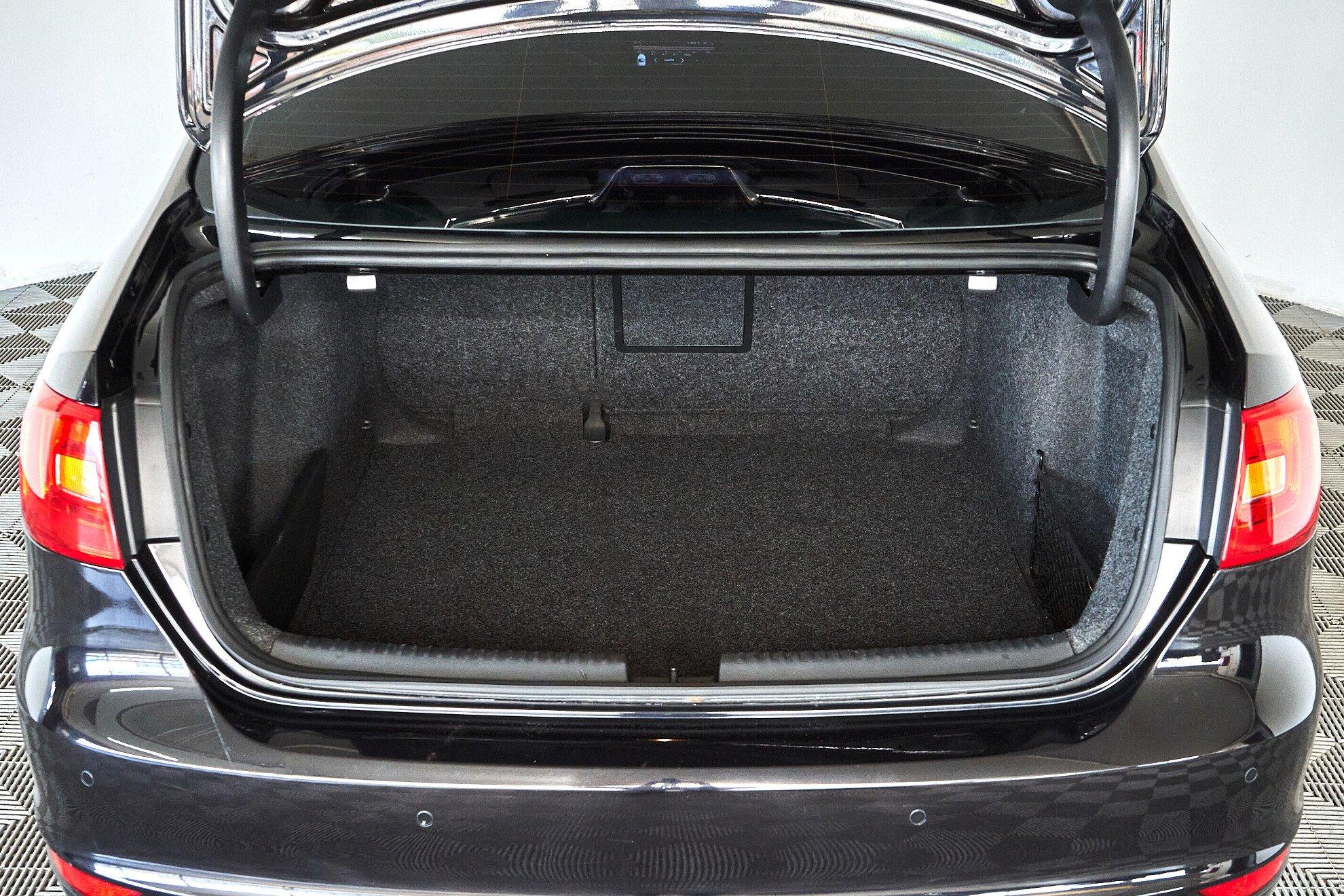 Volkswagen Jetta 2013, черный