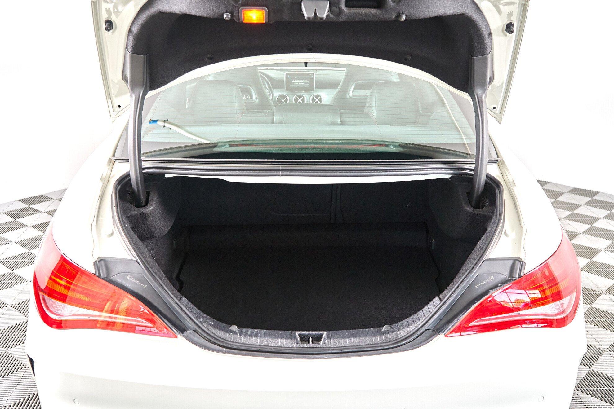 Mercedes-Benz CLA 2013, белый