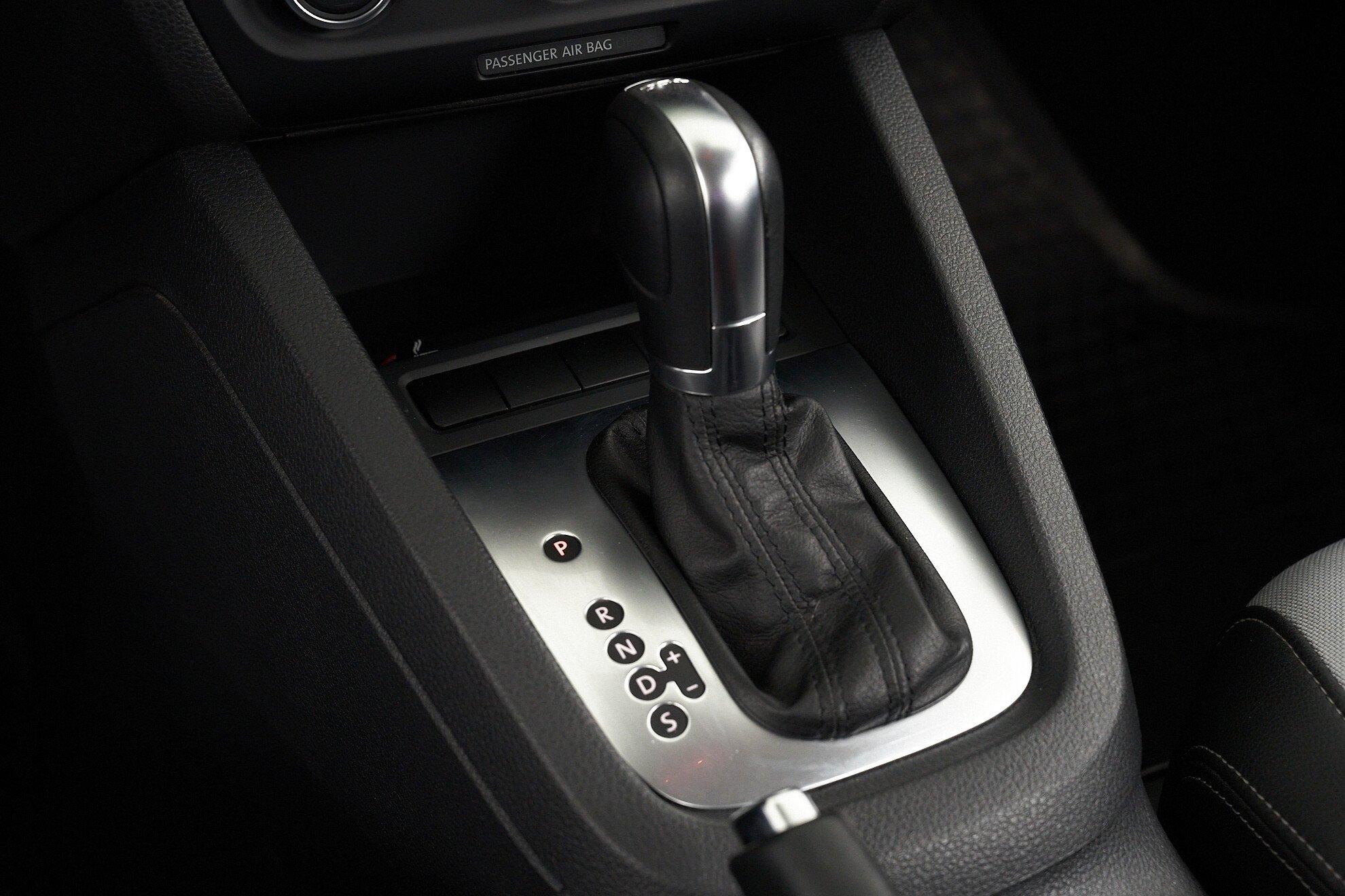 Volkswagen Jetta 2014, белый