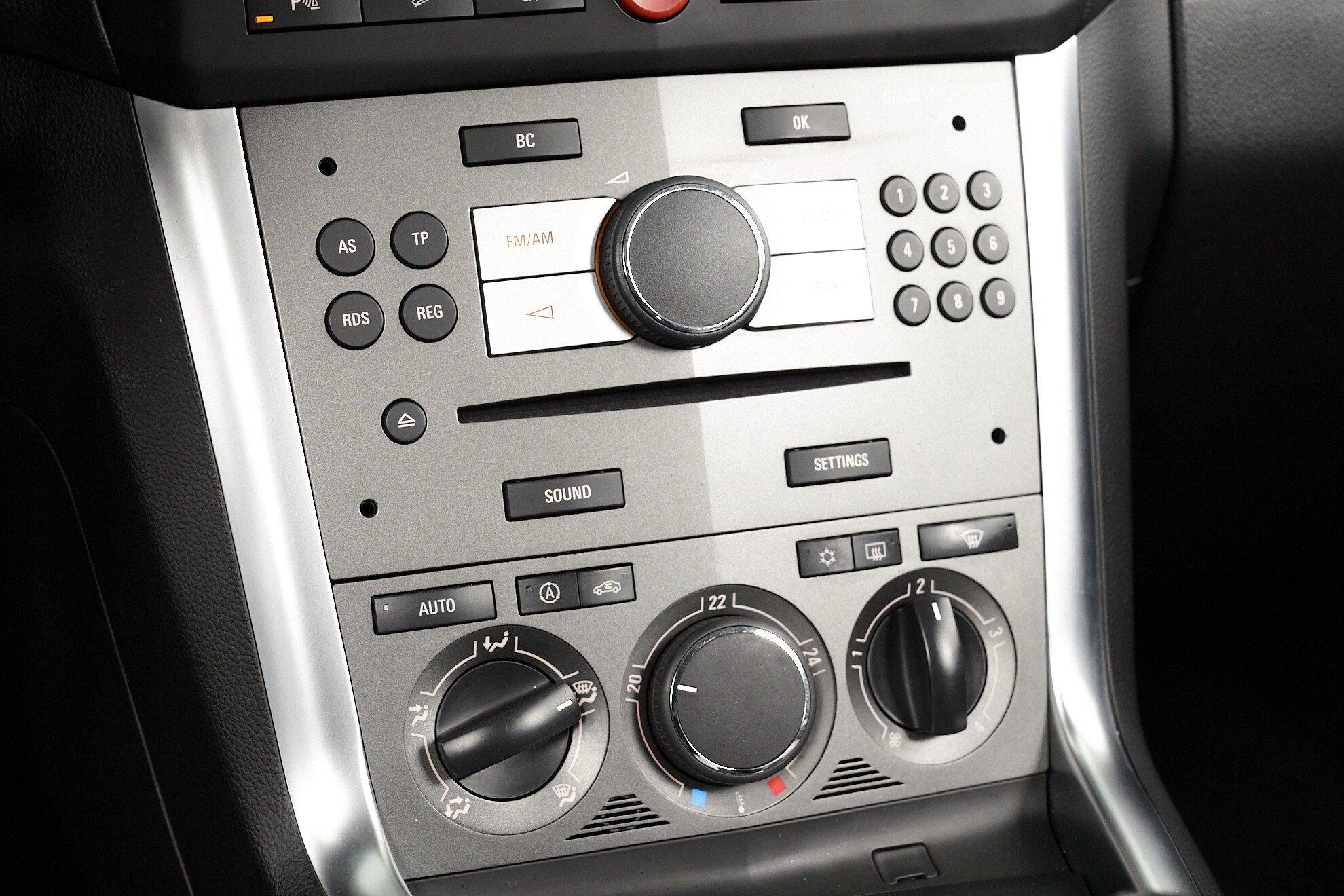 Opel Antara 2013, черный