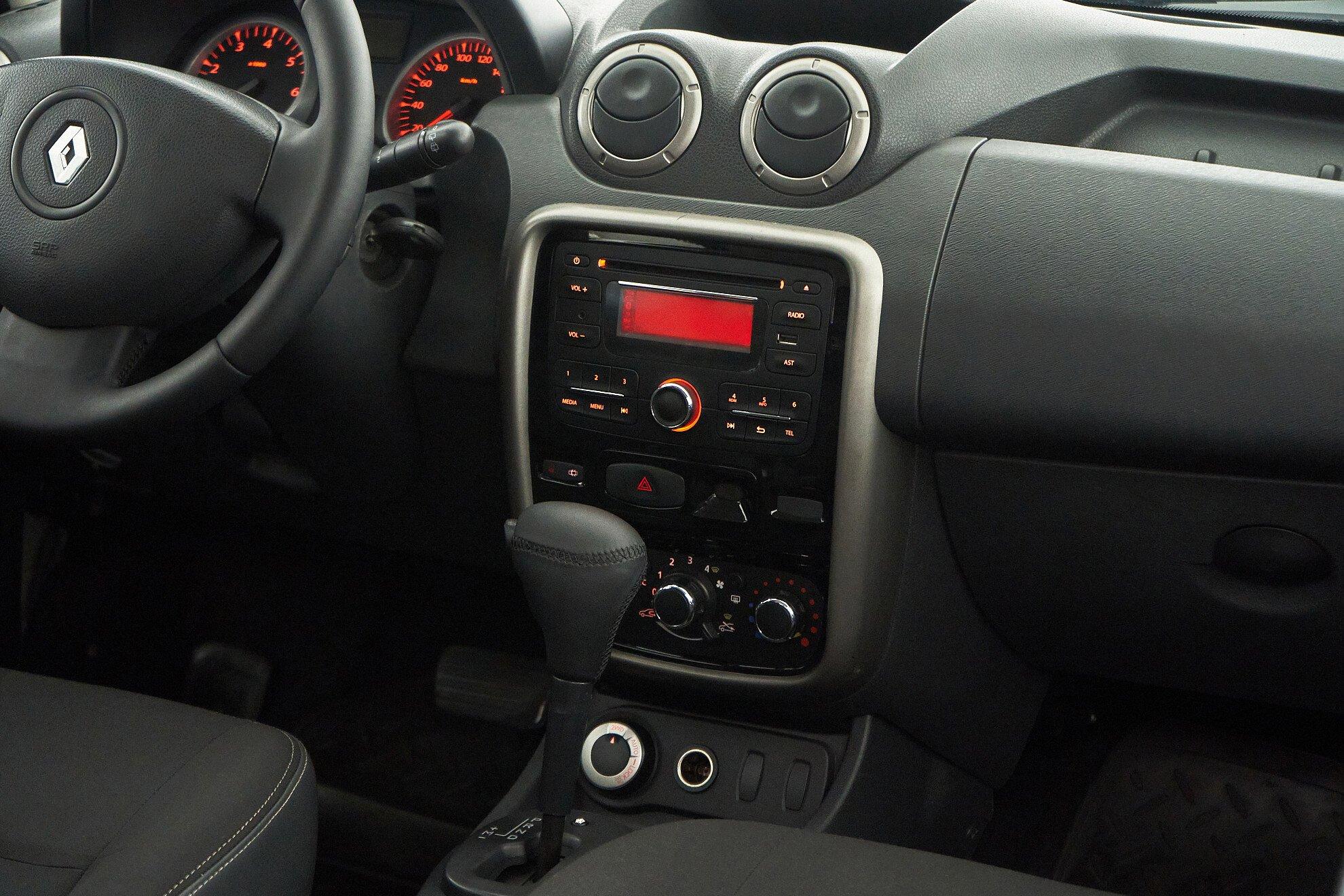 Renault Duster 2014, серебряный