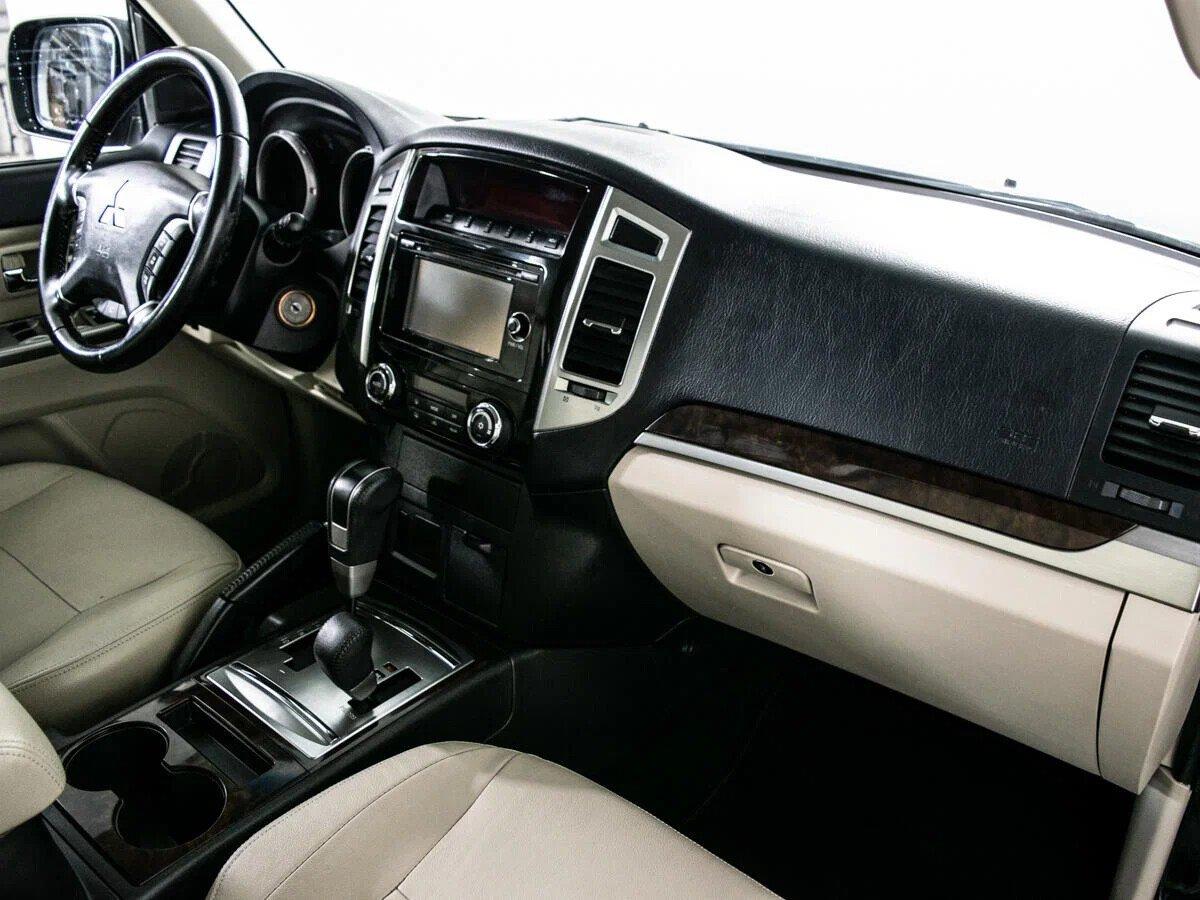 Mitsubishi Pajero 2018, черный