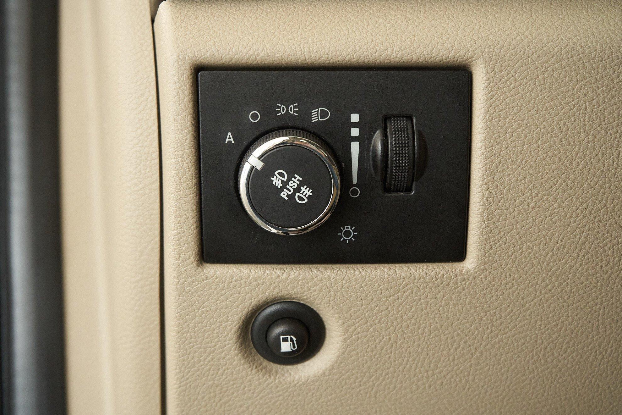 Jeep Grand Cherokee 2010, белый