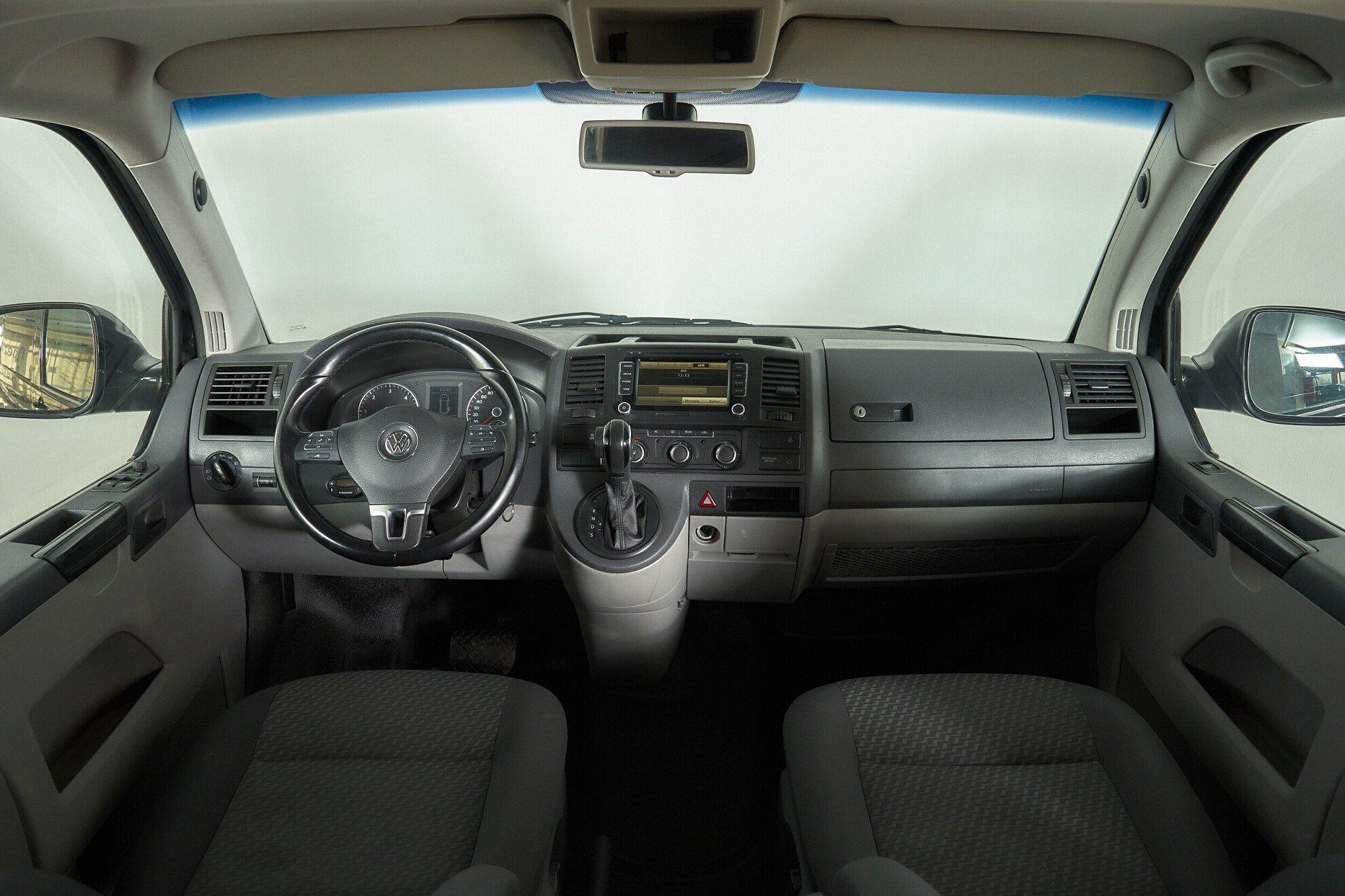 Volkswagen Caravelle 2012, черный