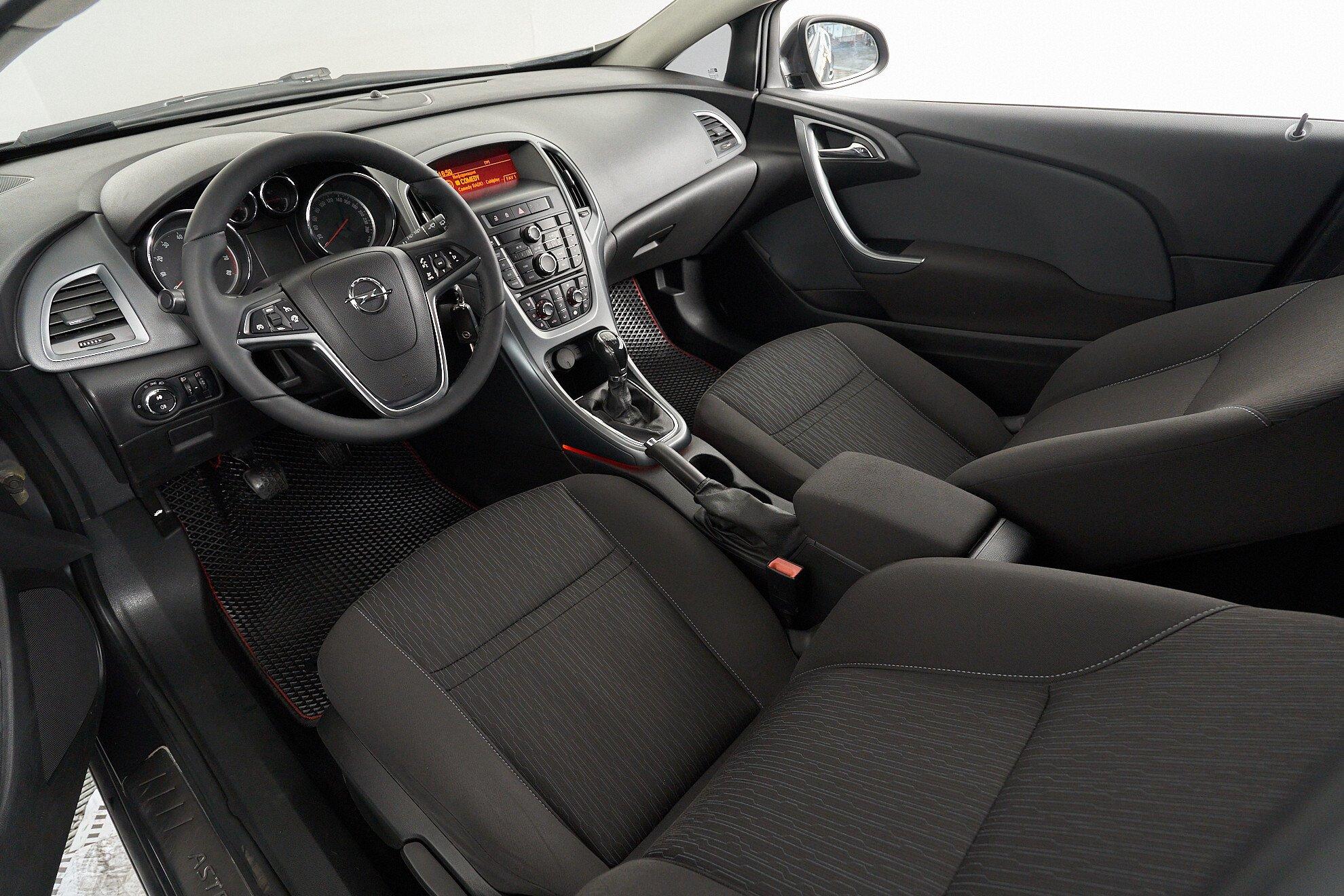Opel Astra 2015, серый