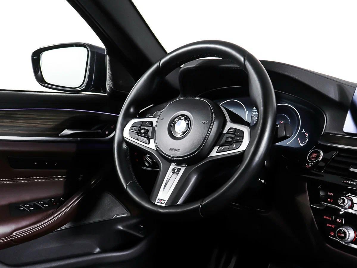 BMW 5 серии 2019, синий