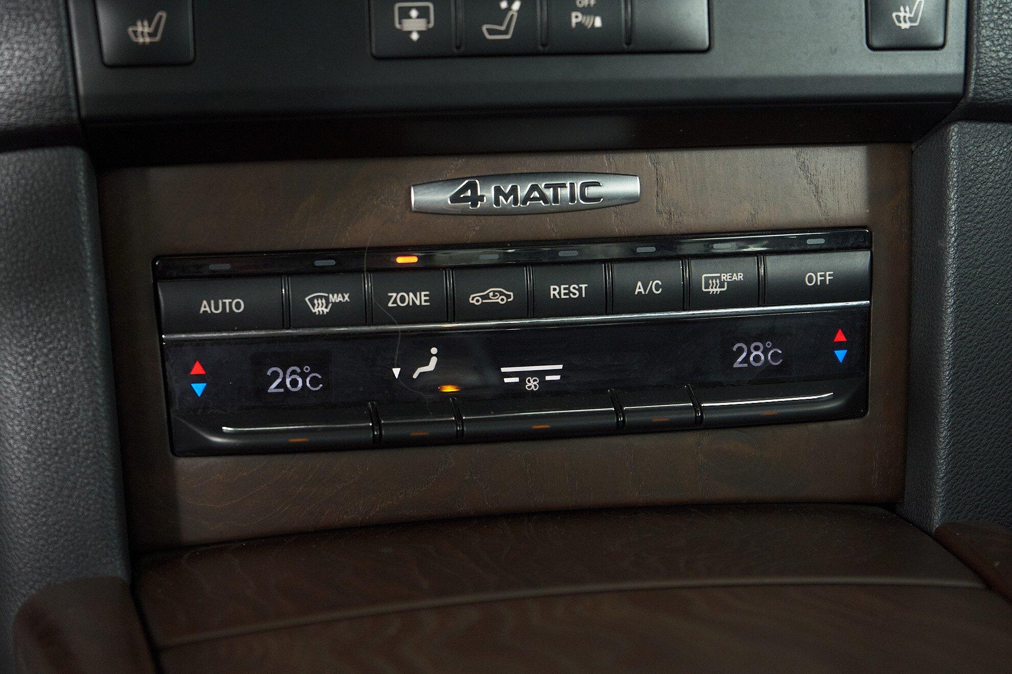 Mercedes-Benz E-Класс 2011, черный