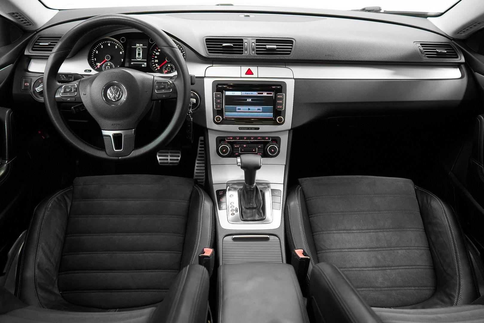 Volkswagen Passat CC 2012, бежевый