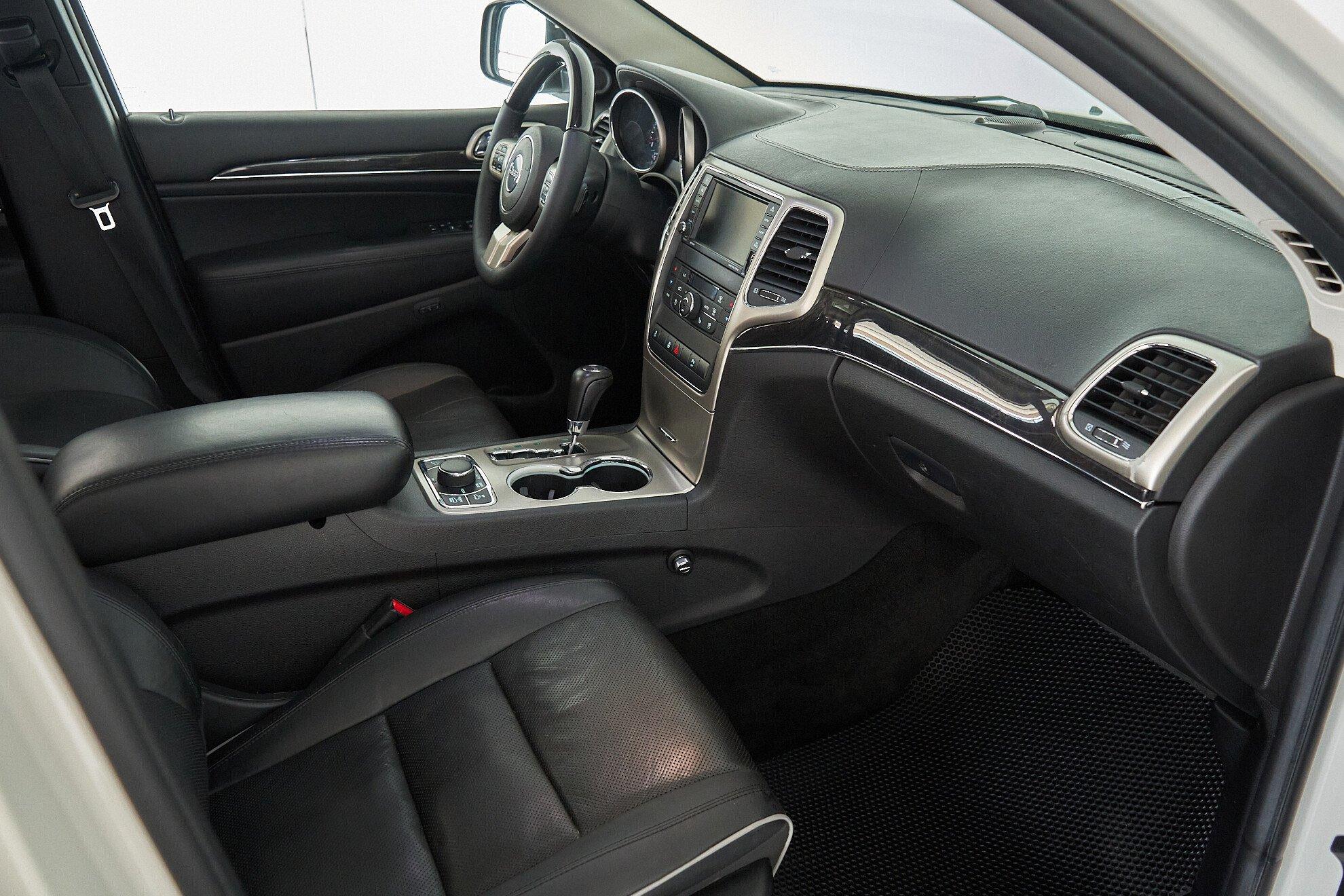 Jeep Grand Cherokee 2012, белый