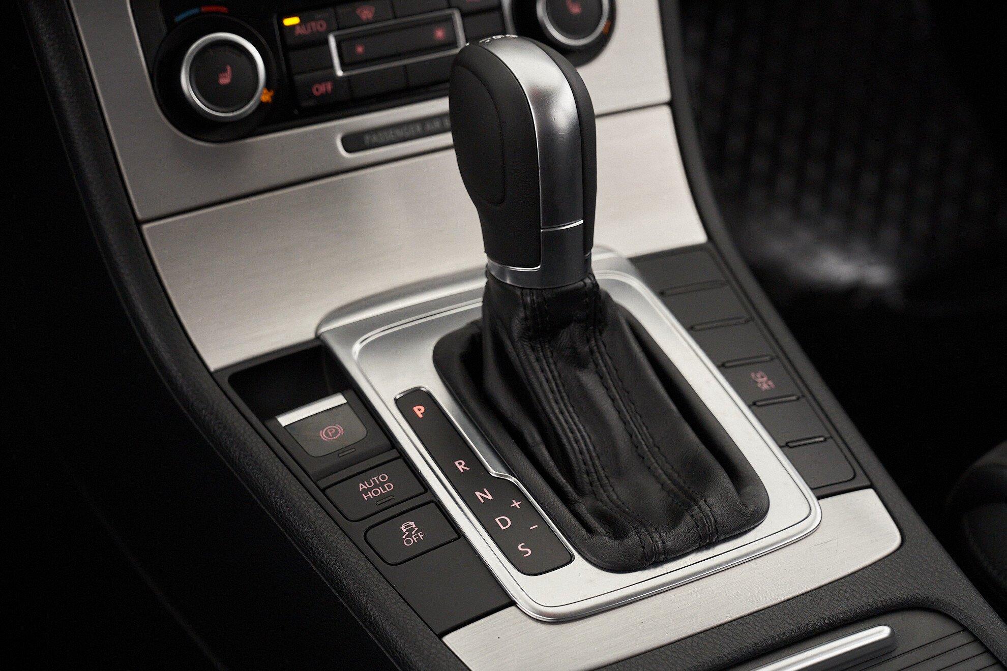 Volkswagen Passat CC 2011, синий