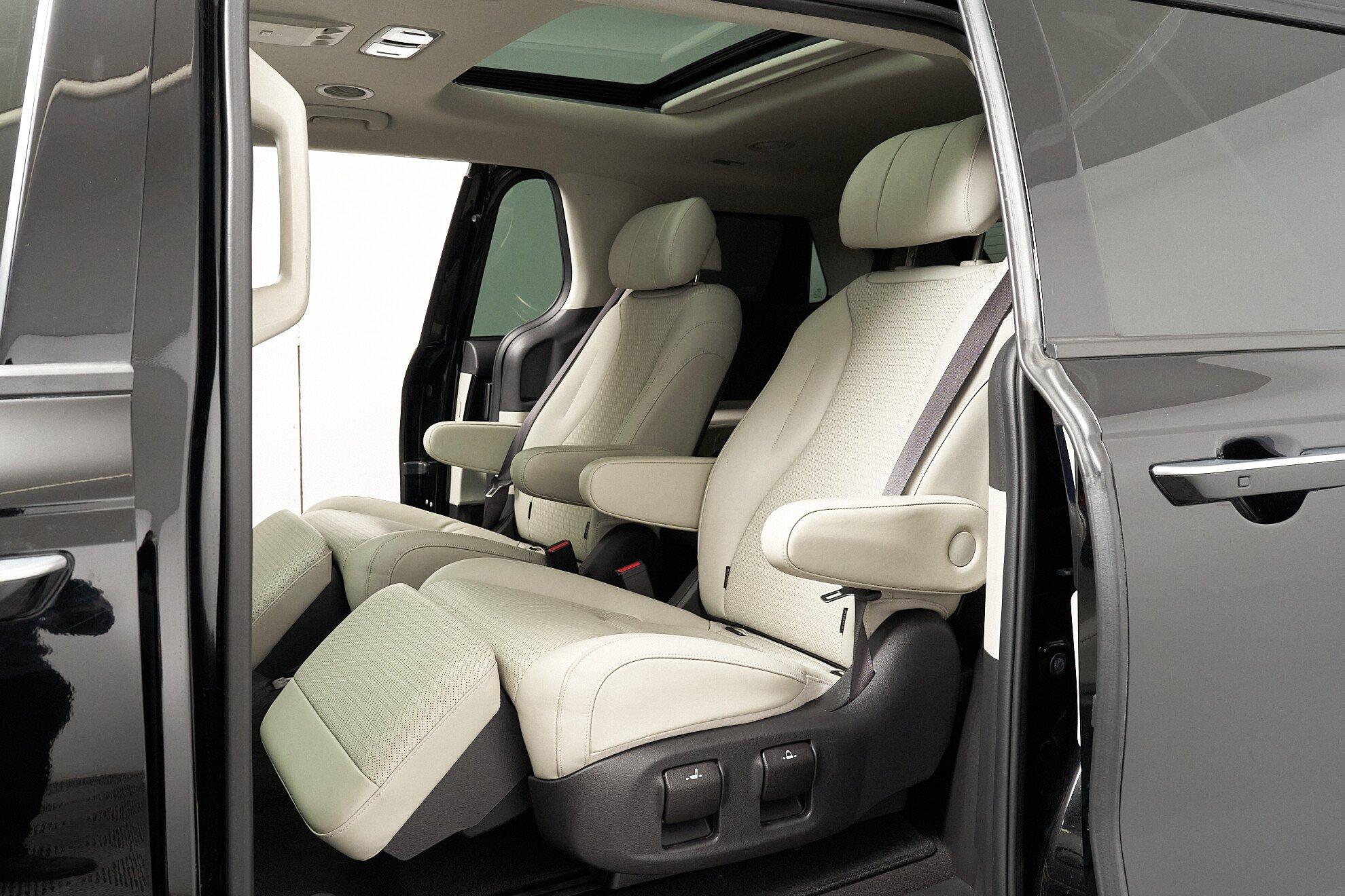 Kia Carnival 2022, черный