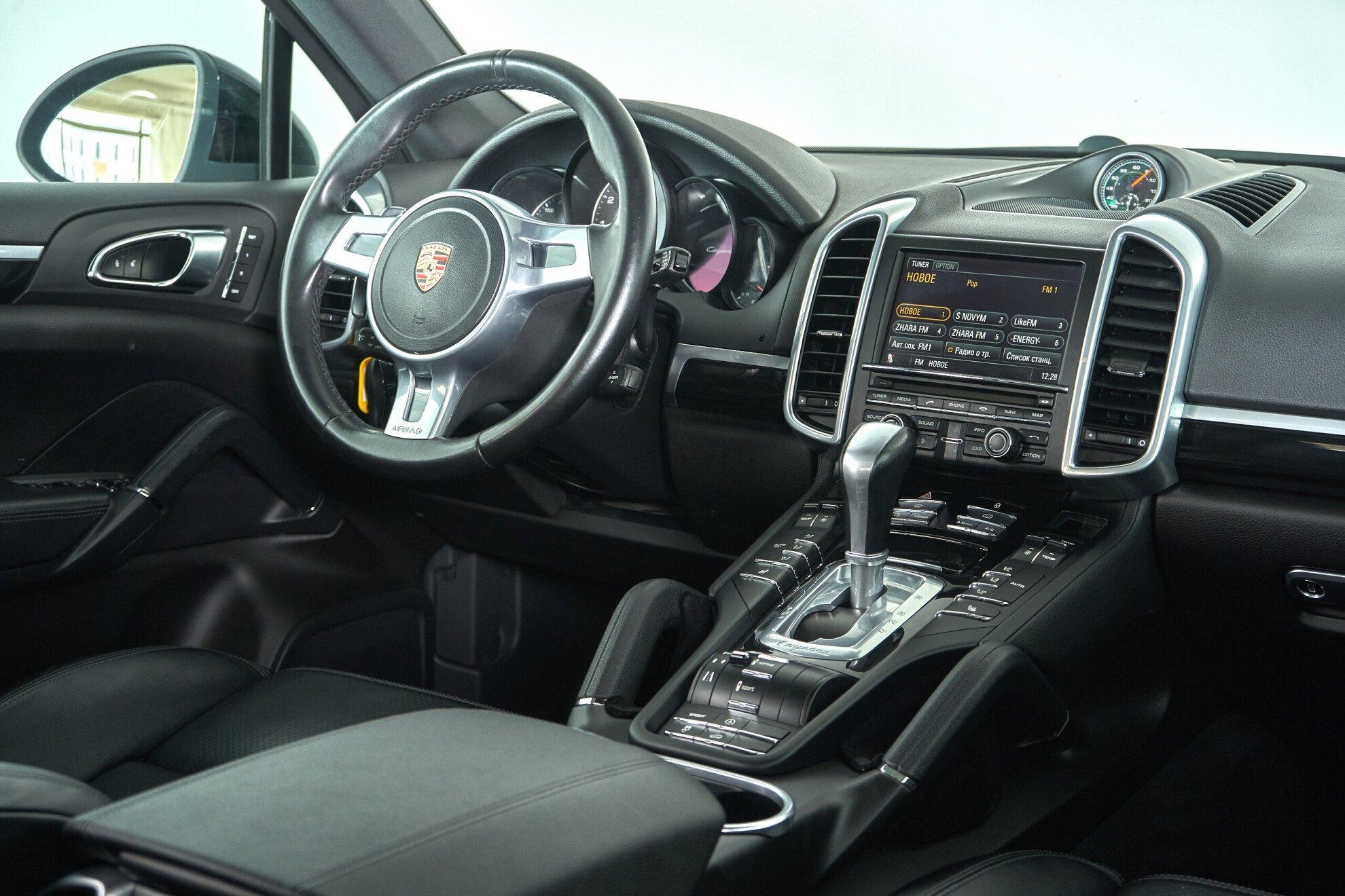 Porsche Cayenne 2012, черный