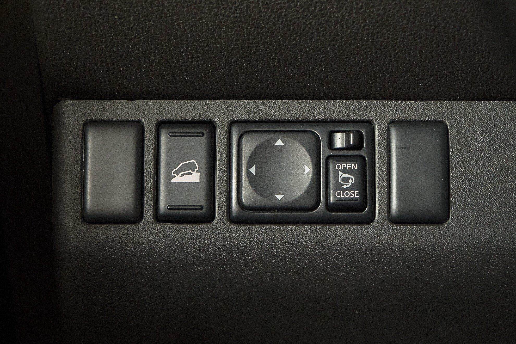 Nissan Pathfinder 2012, черный