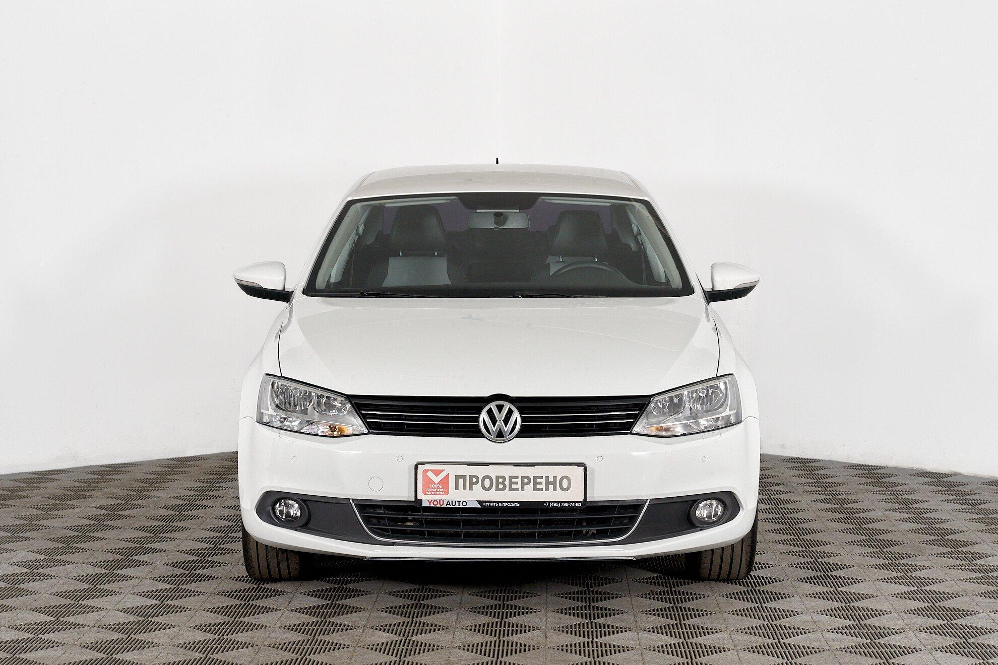 Volkswagen Jetta 2014, белый