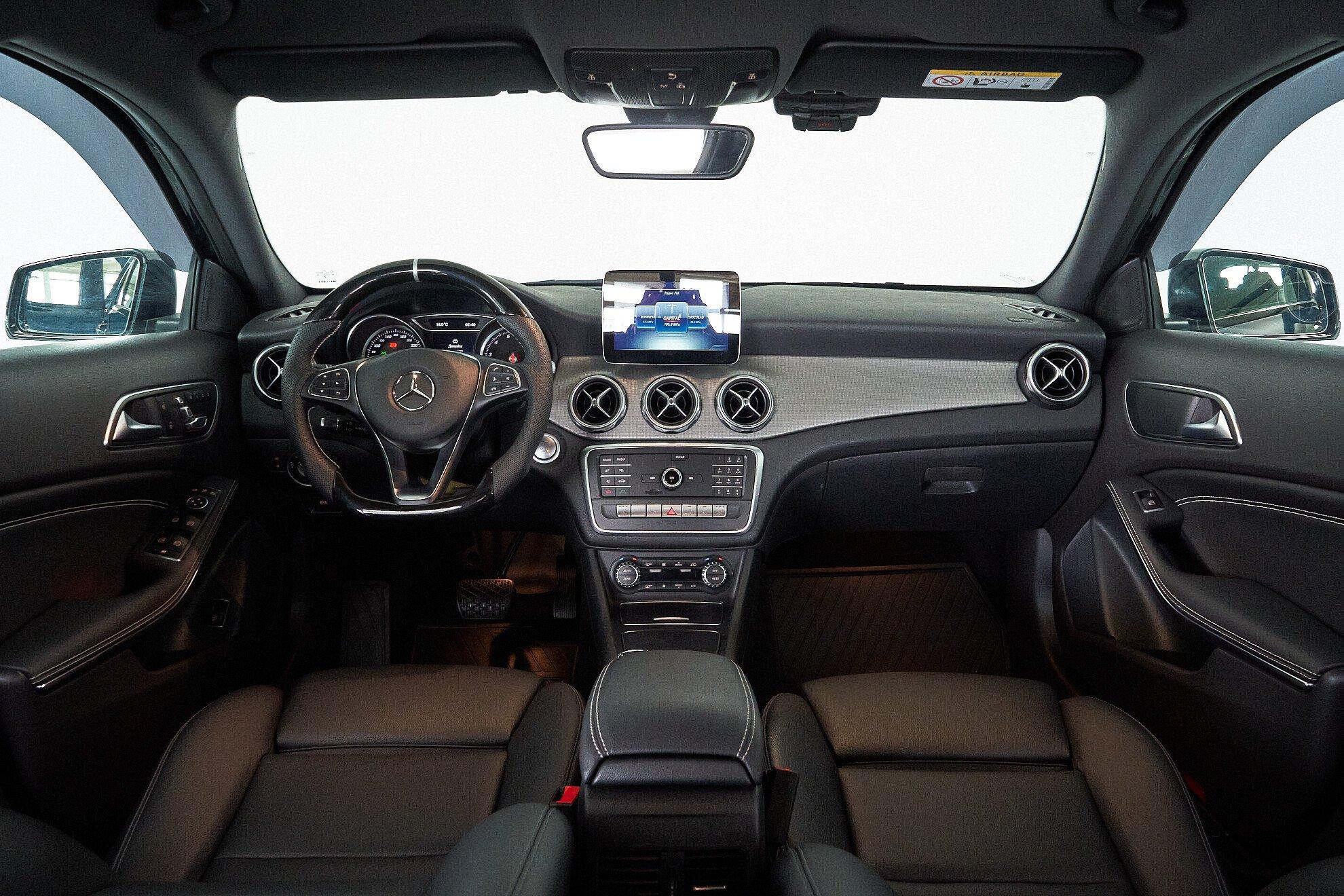 Mercedes-Benz GLA 2019, синий