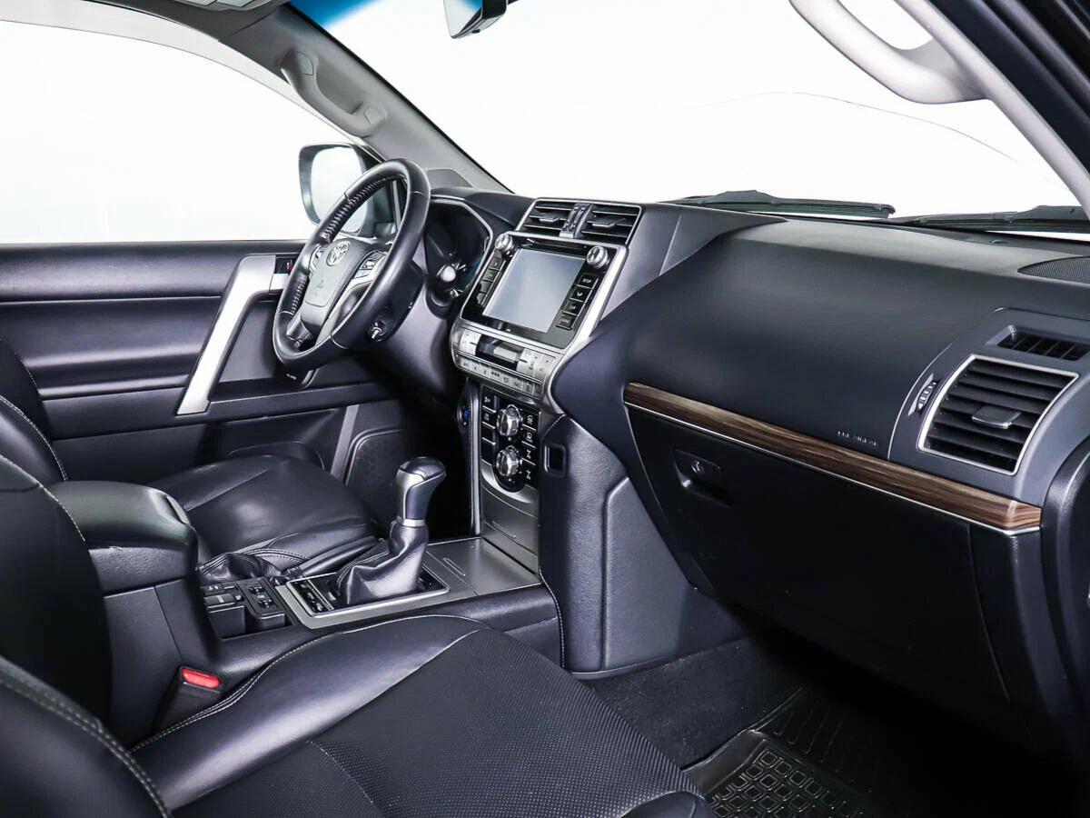 Toyota Land Cruiser Prado 2018, черный