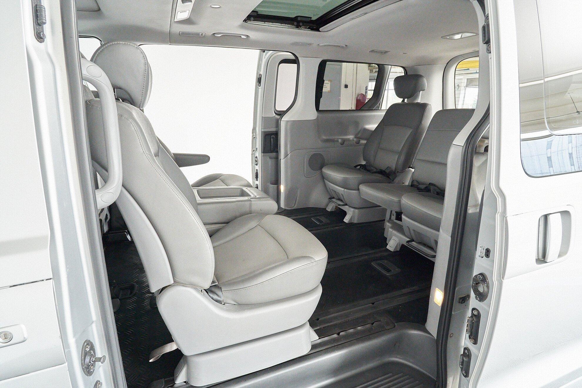 Hyundai Grand Starex 2012, серый