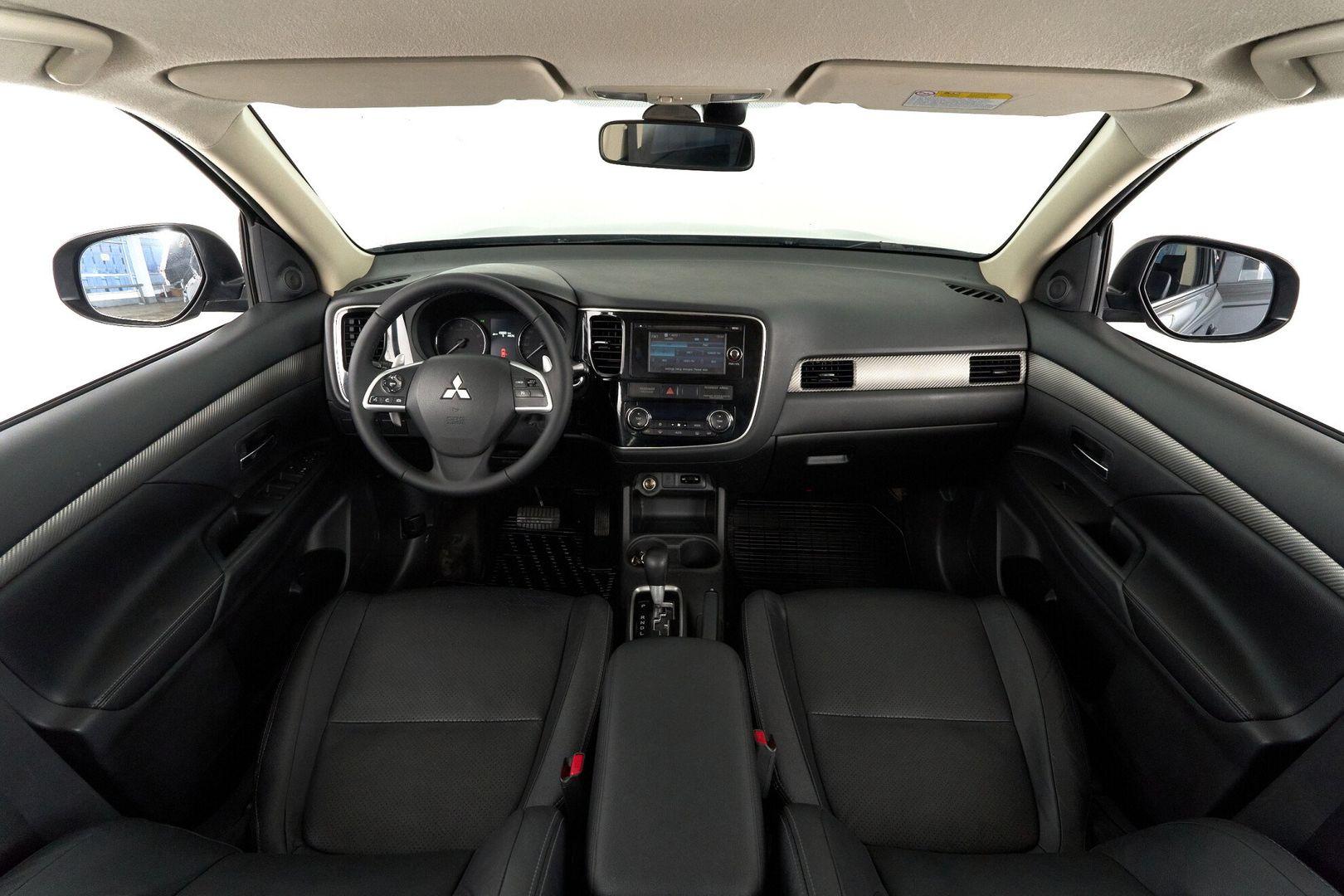 Mitsubishi Outlander 2014, черный
