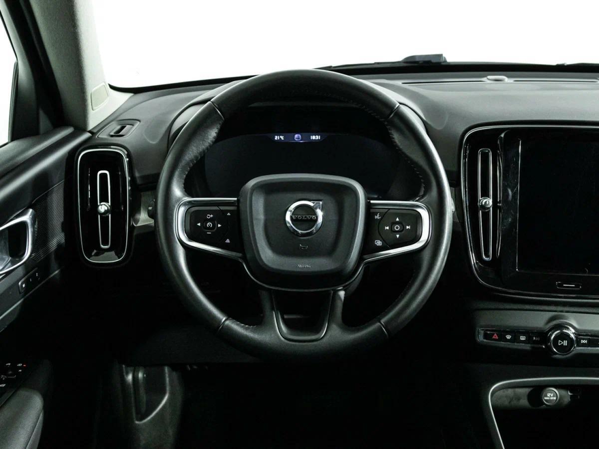 Volvo XC40 2018, голубой
