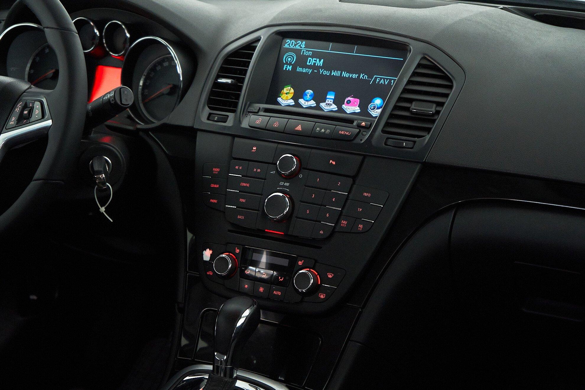 Opel Insignia 2011, черный
