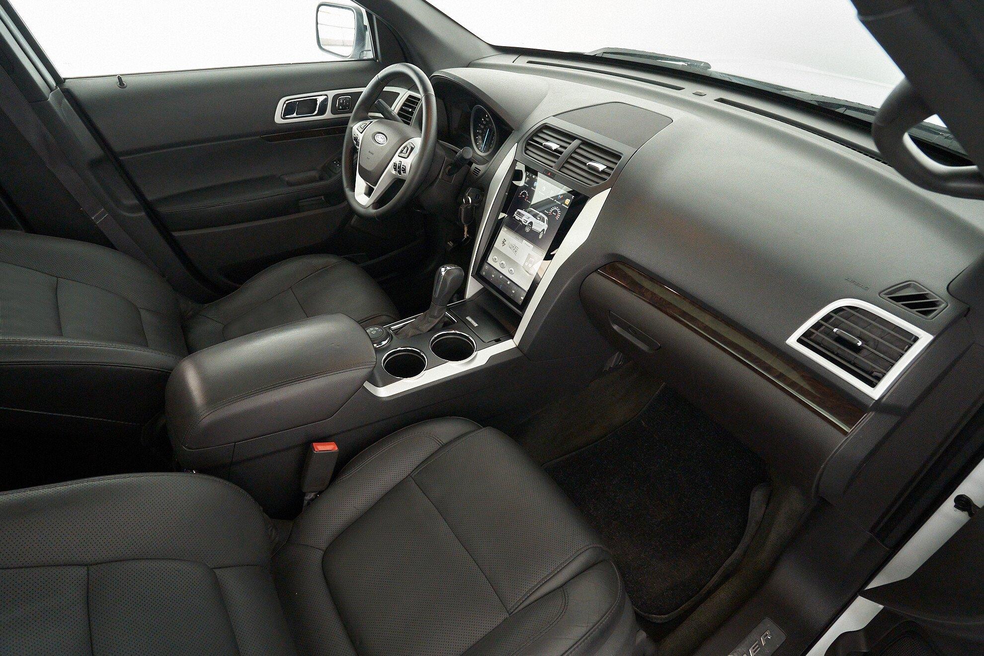 Ford Explorer 2013, белый
