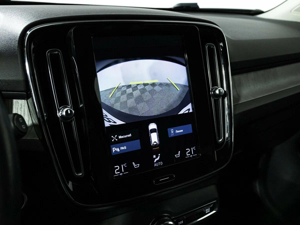 Volvo XC40 2018, голубой