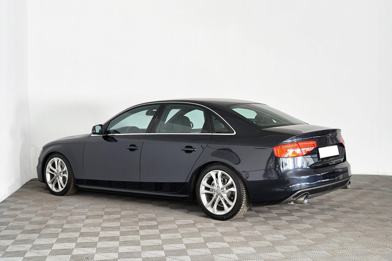 Audi A4 2013, черный