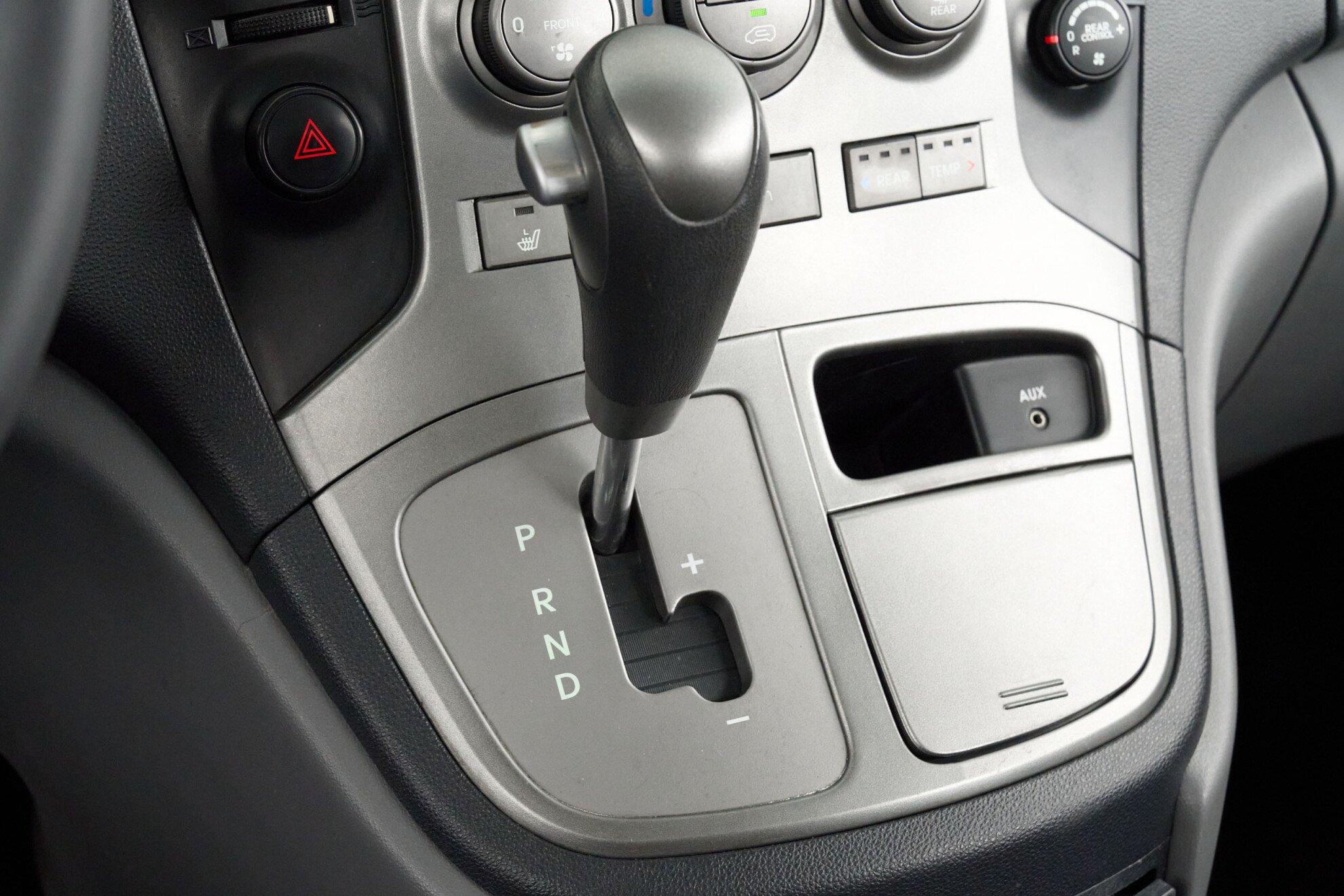 Hyundai Grand Starex 2010, серый