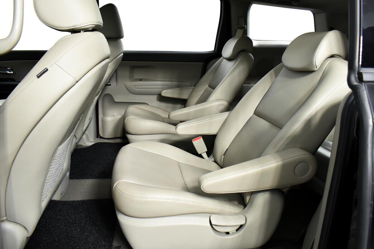 Kia Carnival 2019, черный