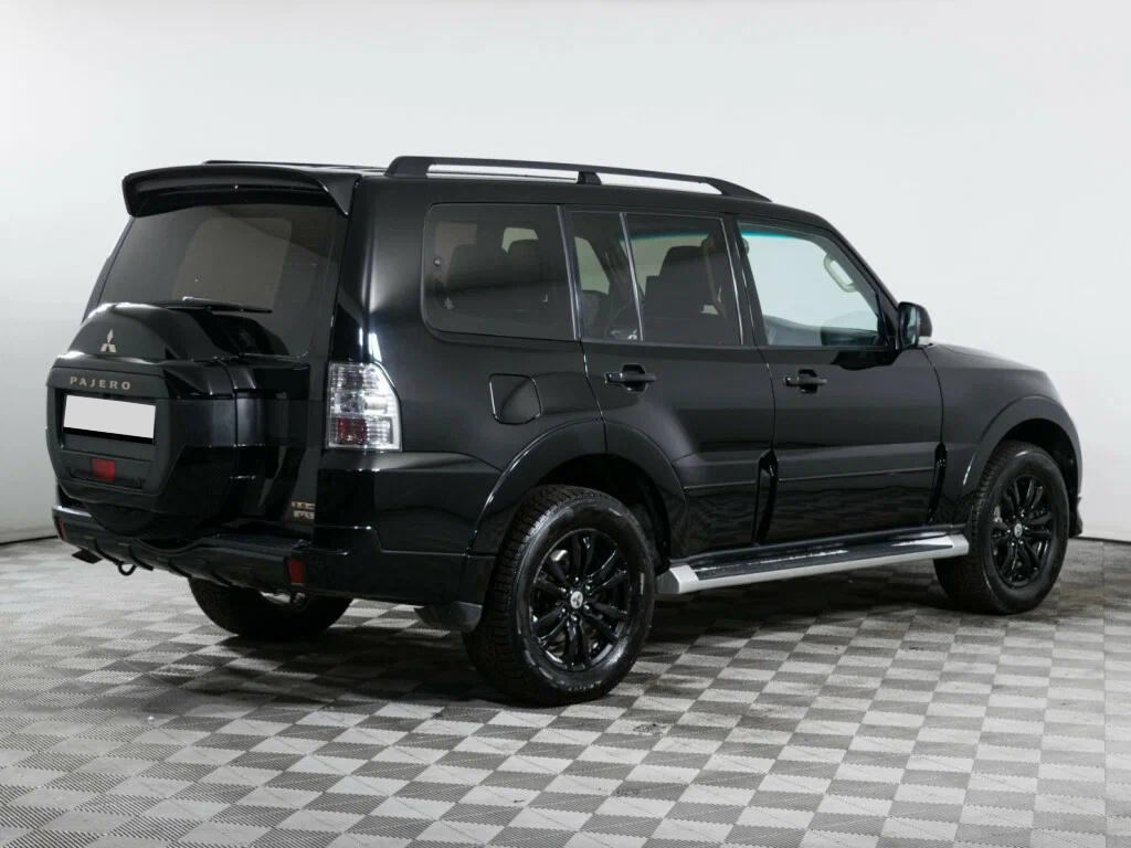 Mitsubishi Pajero 2021, черный
