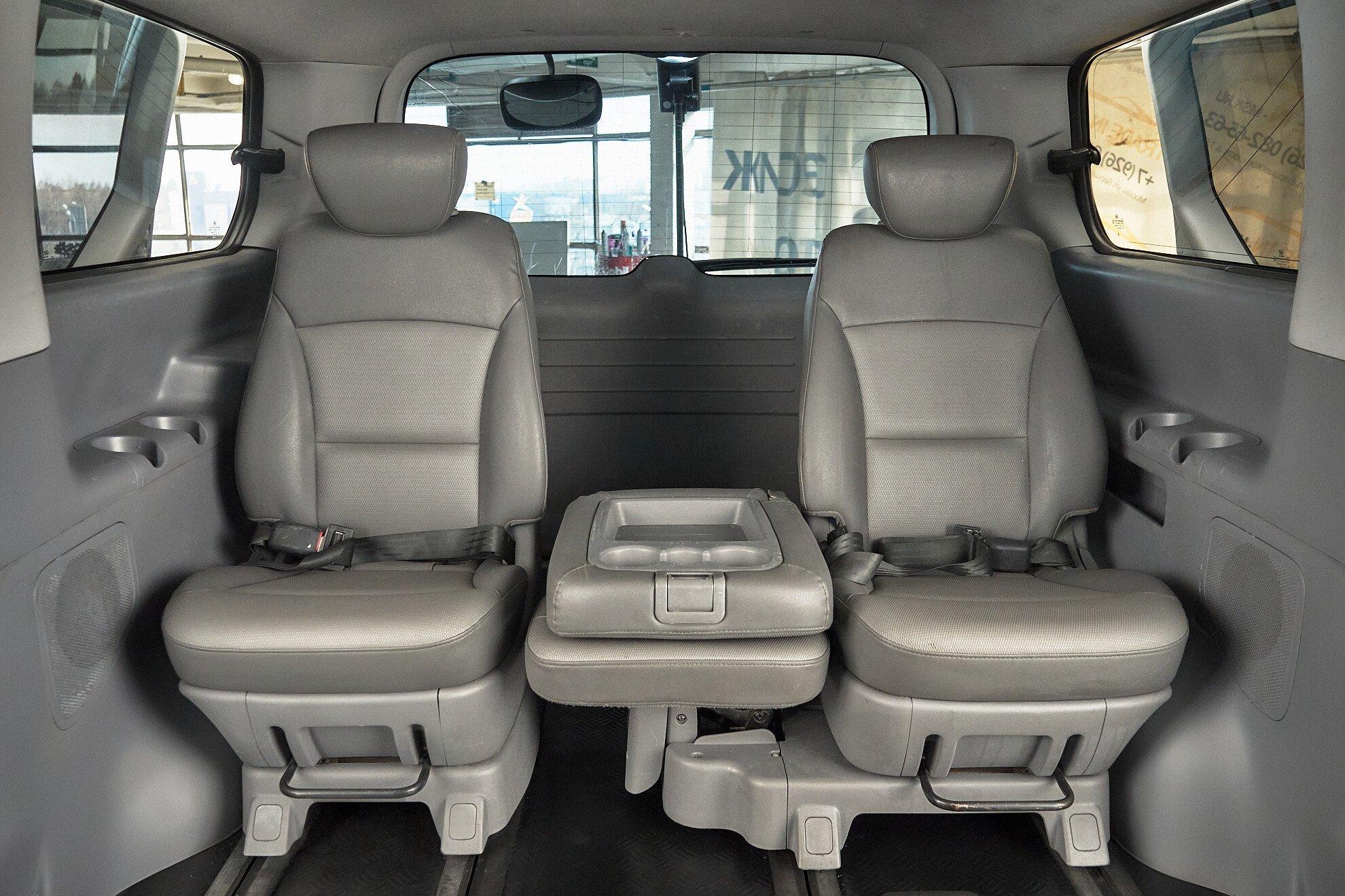 Hyundai Grand Starex 2010, серебряный