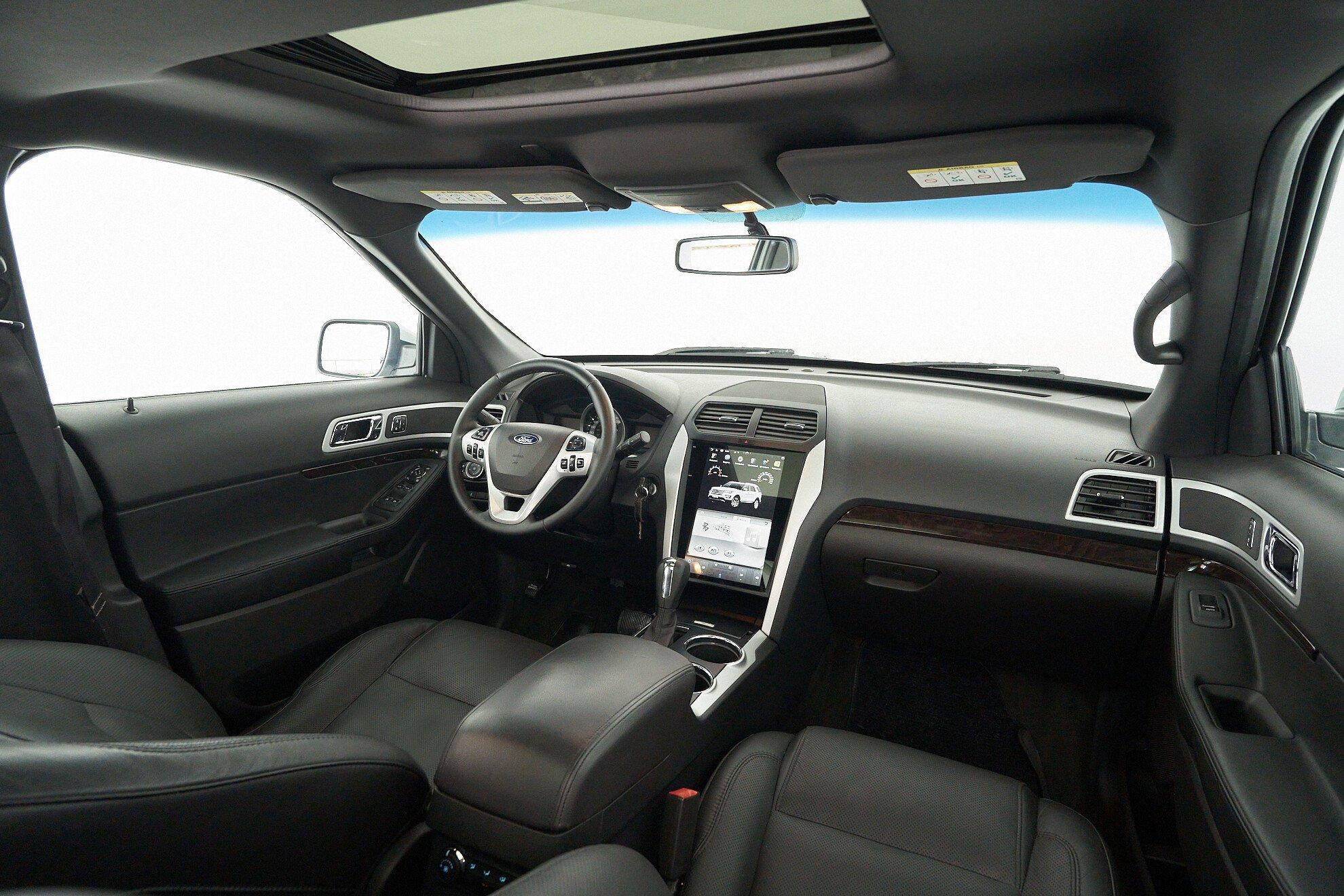 Ford Explorer 2013, белый