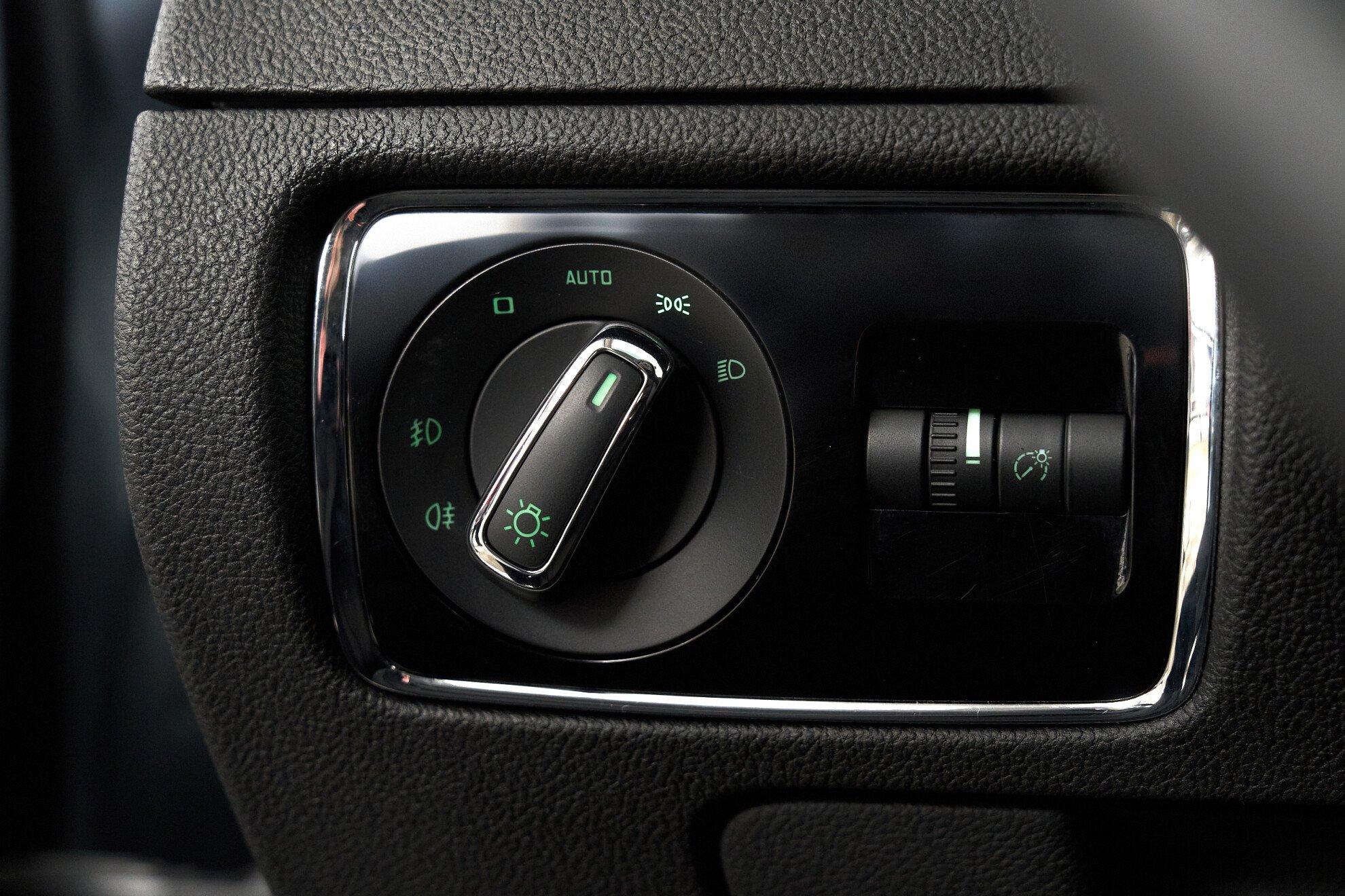 Skoda Superb 2011, серый