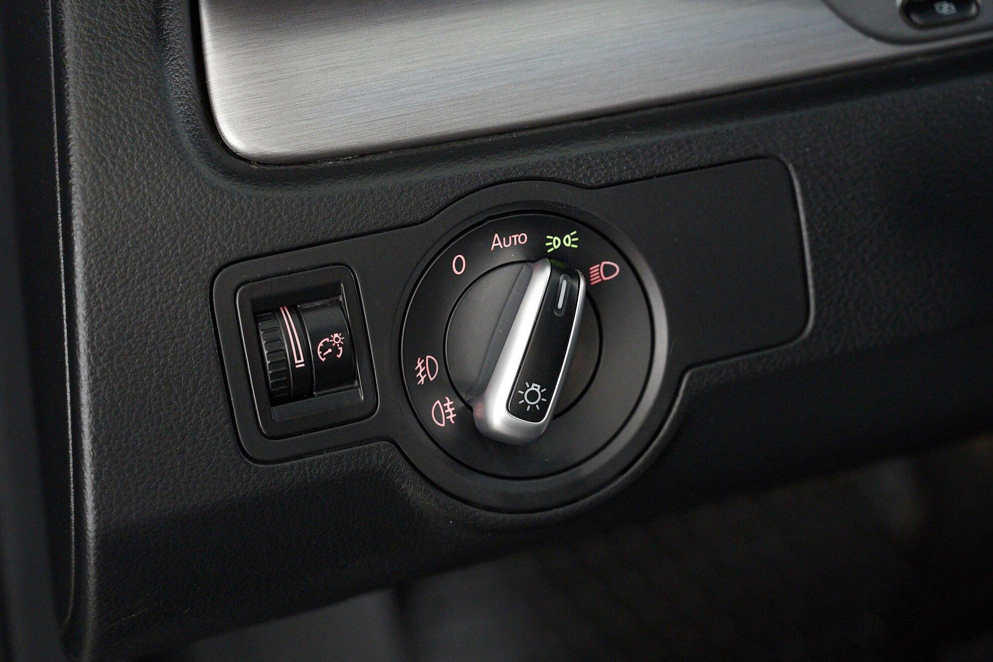Volkswagen Passat 2011, черный