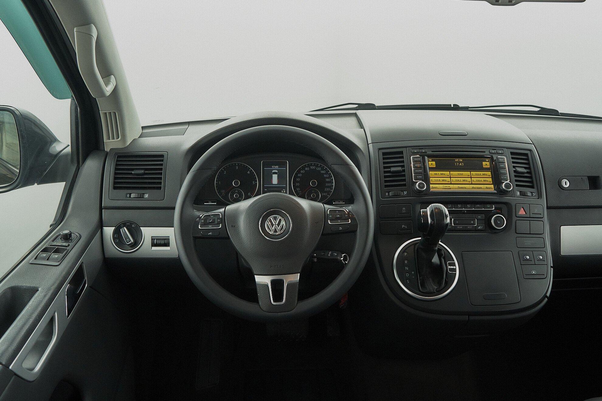 Volkswagen Multivan 2013, черный
