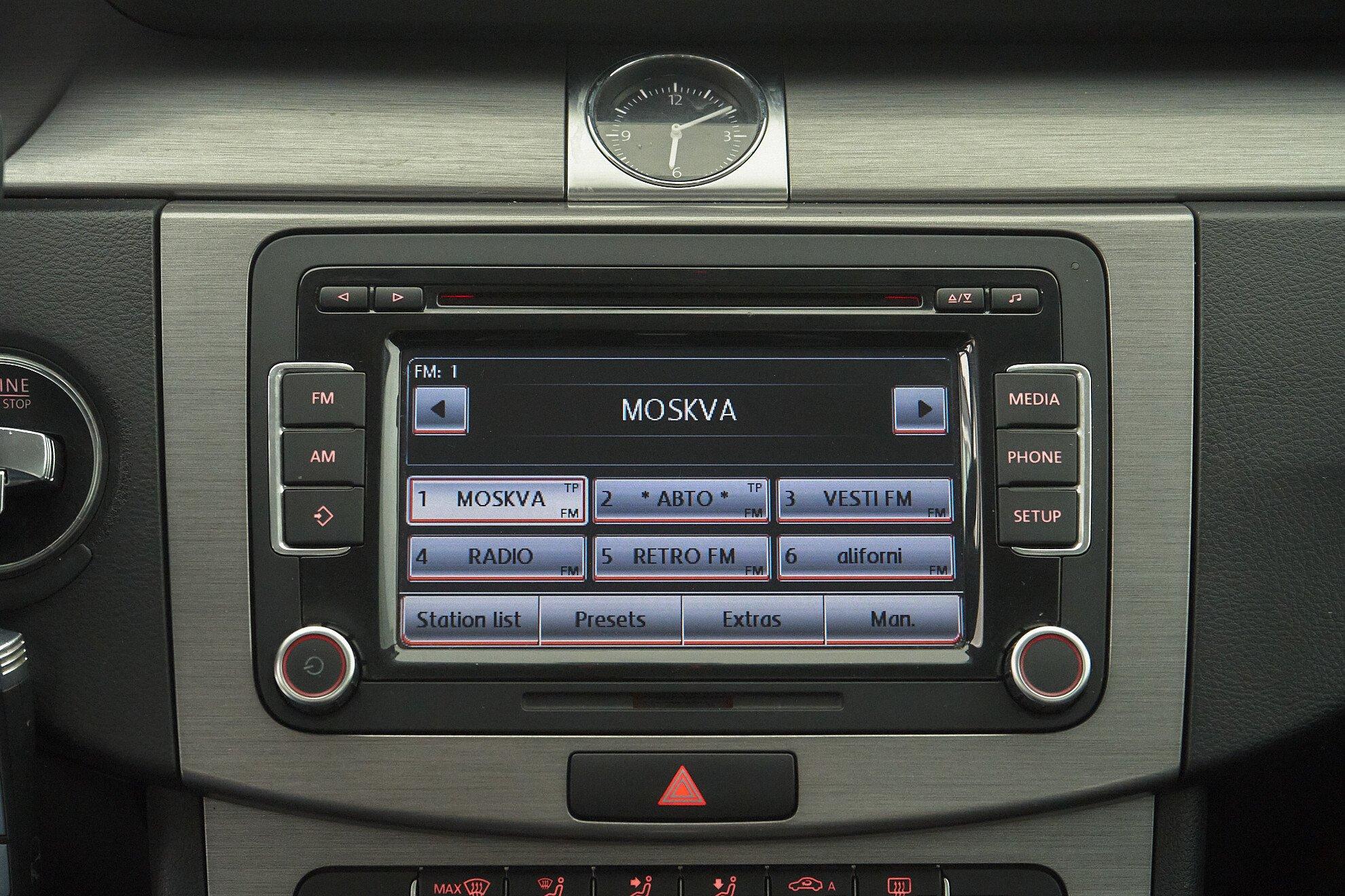 Volkswagen Passat 2011, белый