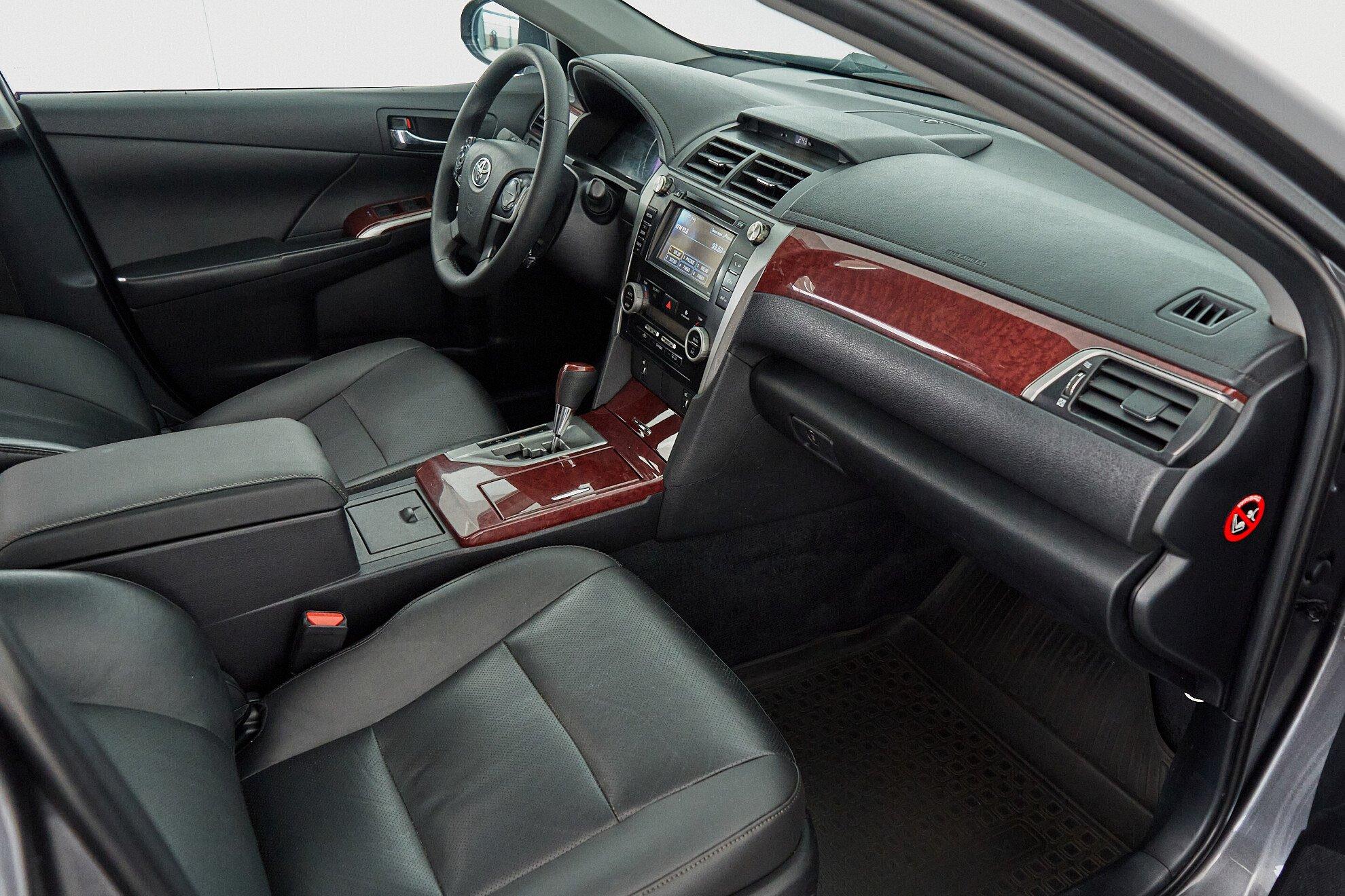 Toyota Camry 2013, серый