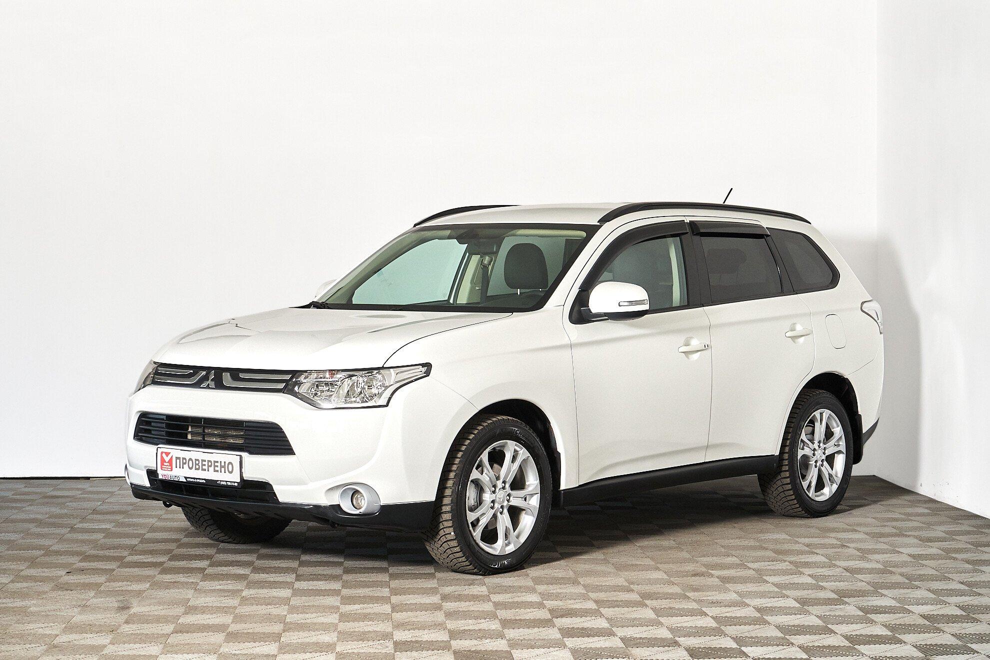 Mitsubishi Outlander 2013, белый