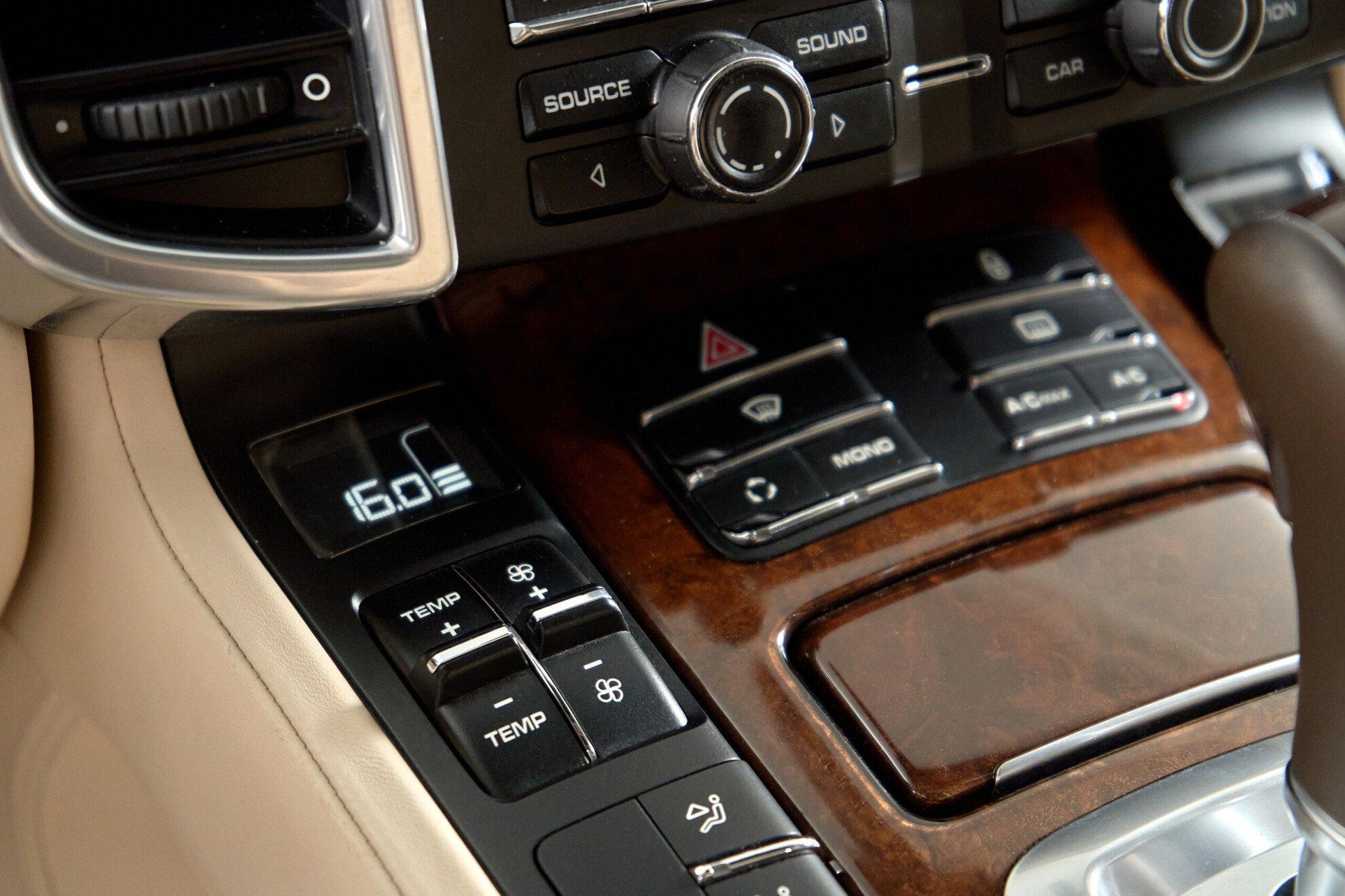 Porsche Cayenne 2012, черный