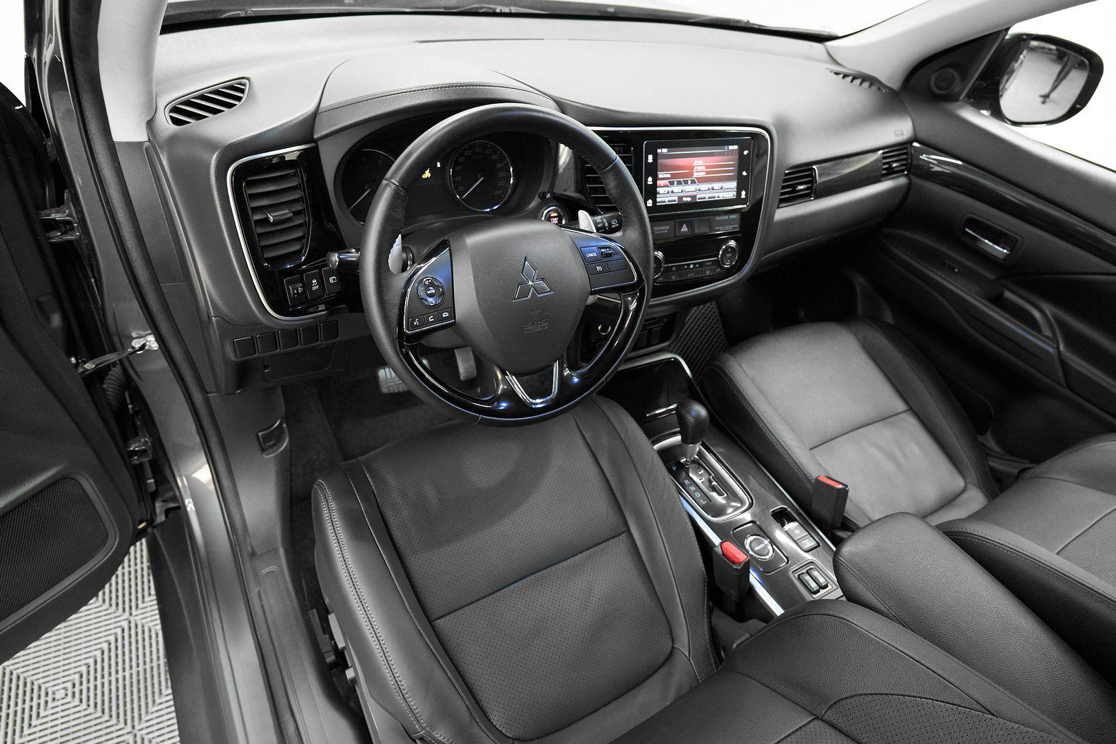 Mitsubishi Outlander 2018, серый