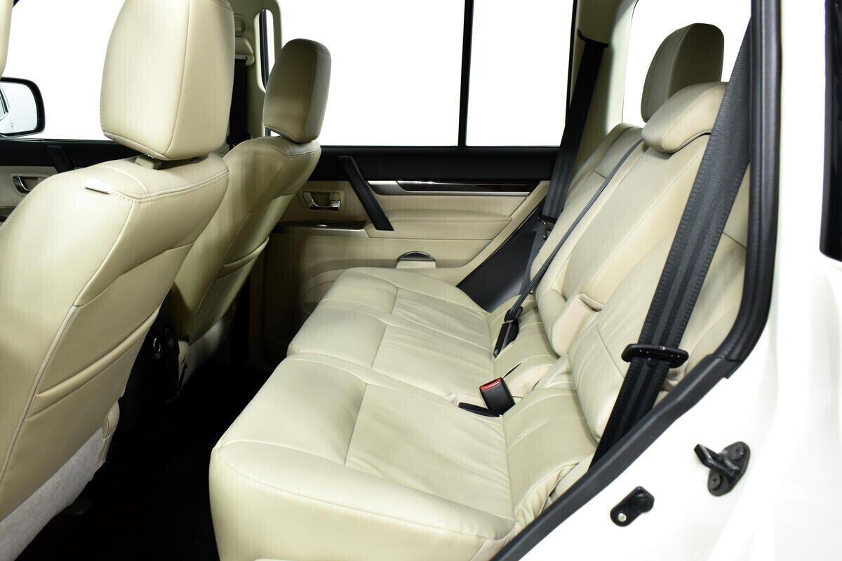 Mitsubishi Pajero 2021, белый