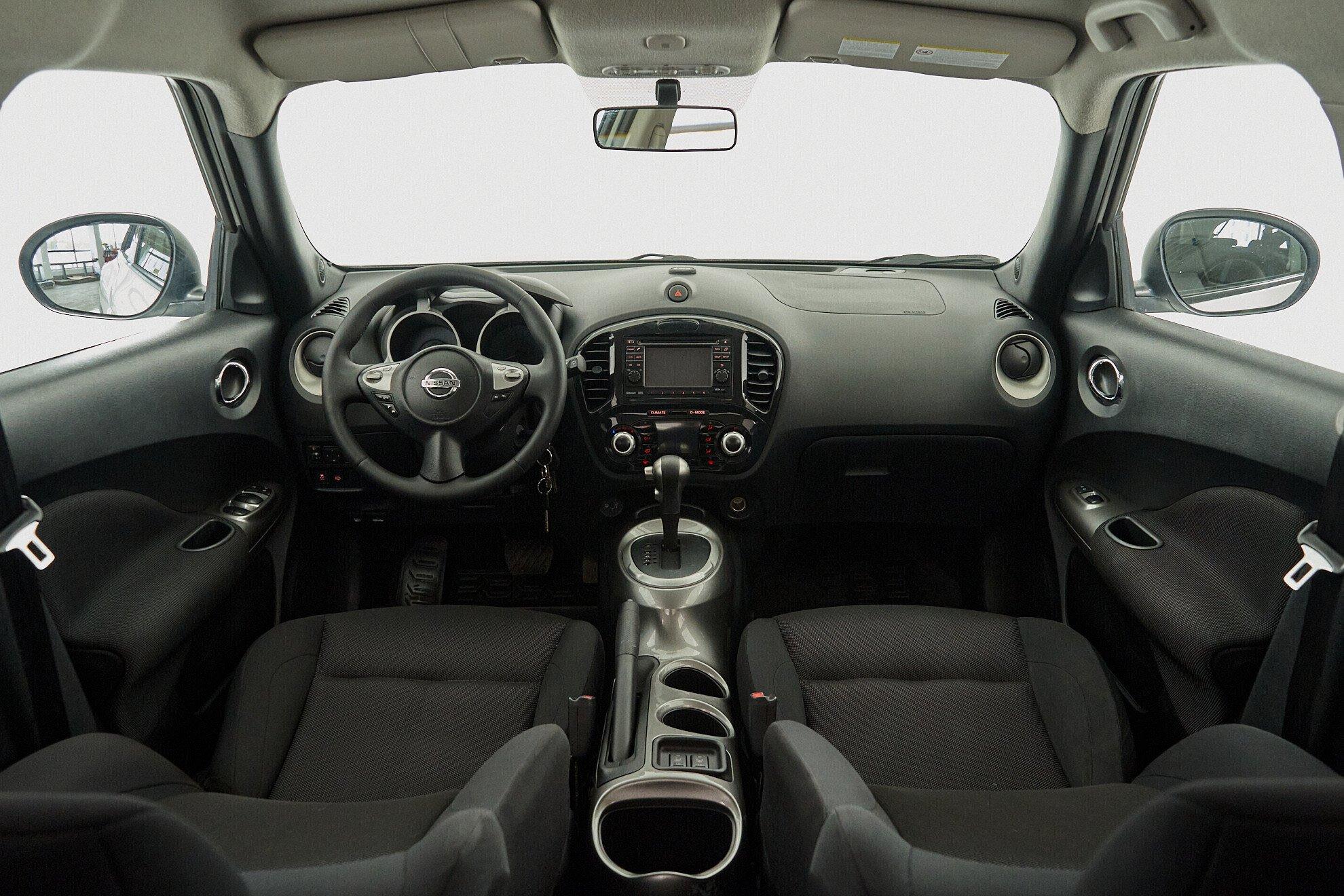 Nissan Juke 2012, белый