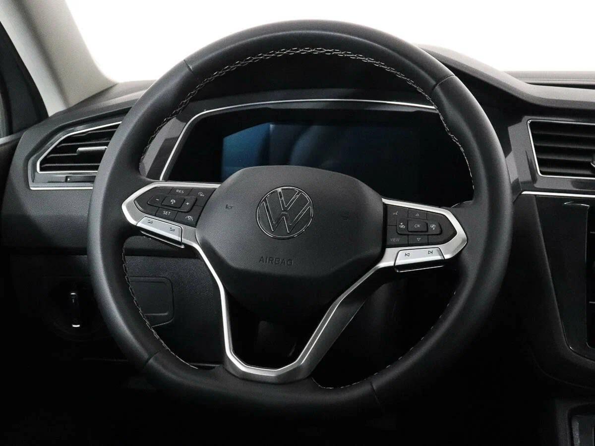Volkswagen Tiguan 2022, серебряный