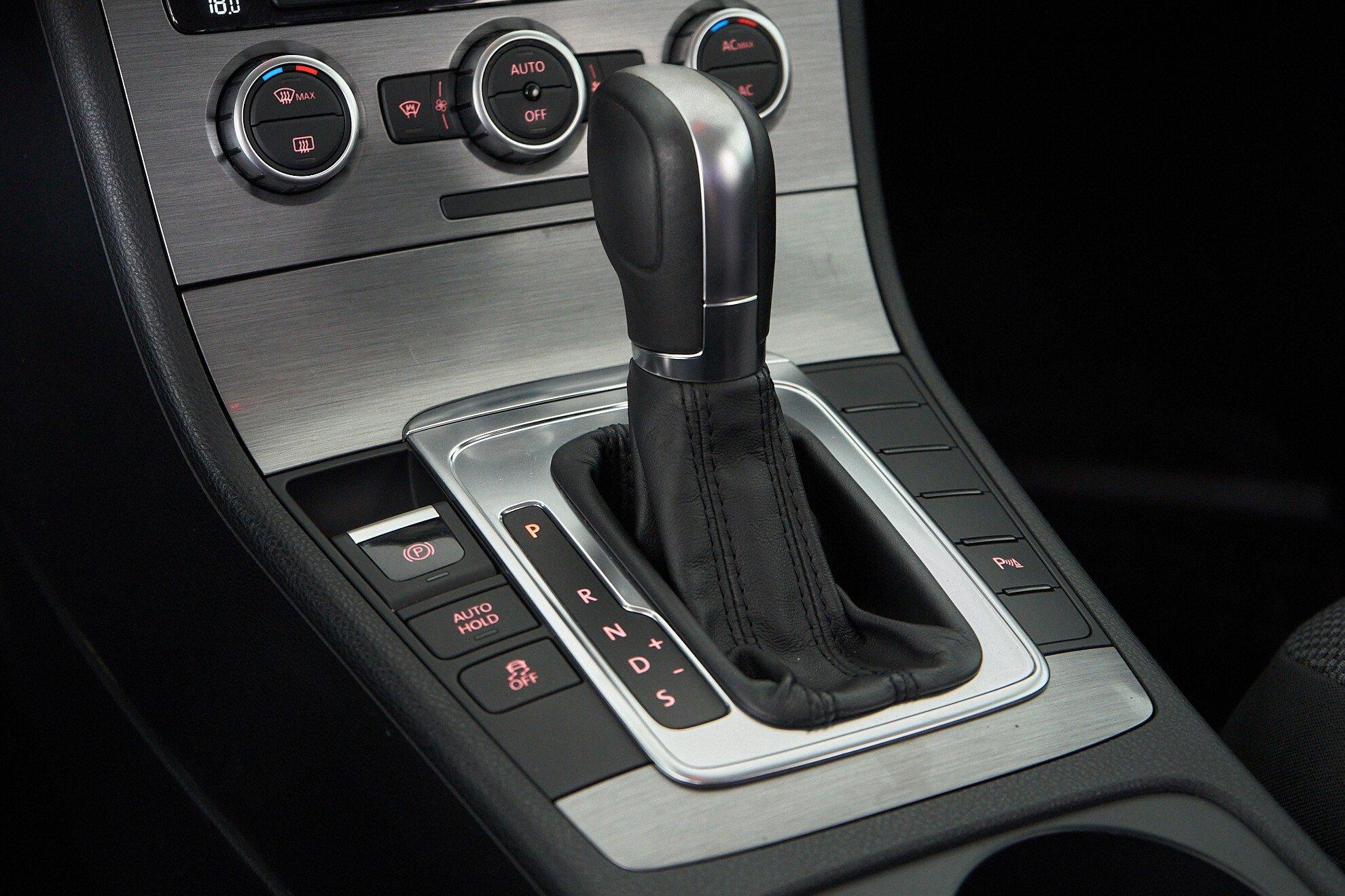 Volkswagen Passat 2012, черный