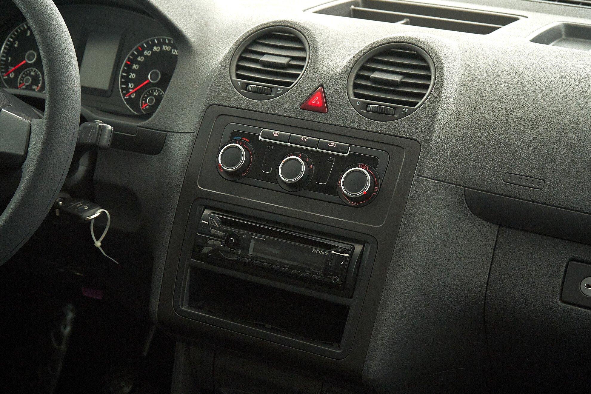 Volkswagen Caddy 2014, белый
