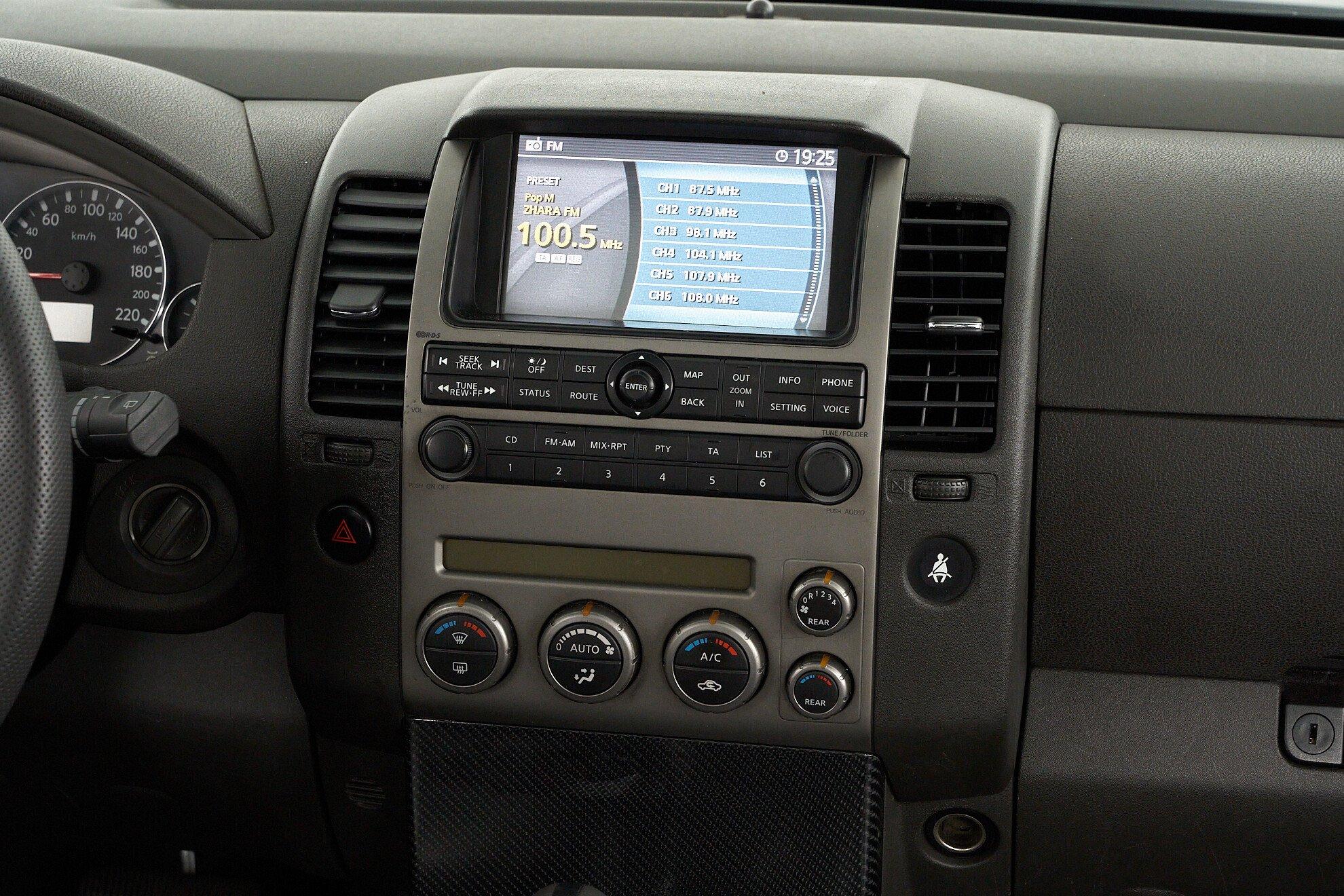 Nissan Pathfinder 2008, черный