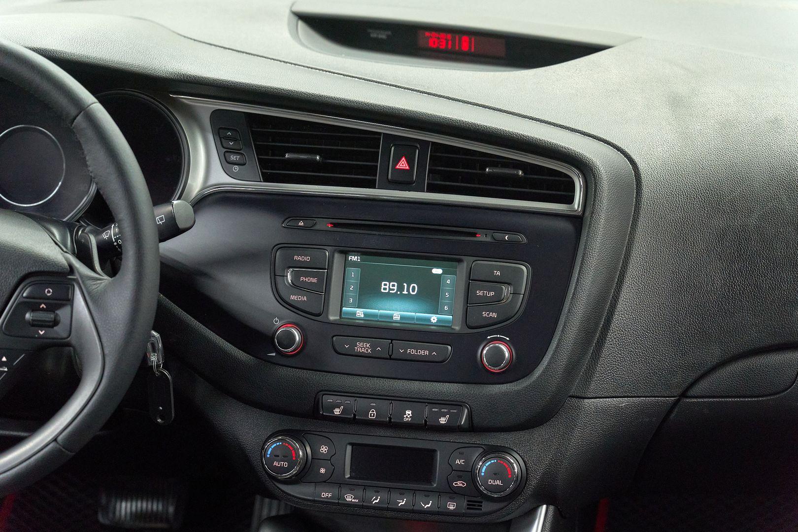 Kia Ceed 2018, красный