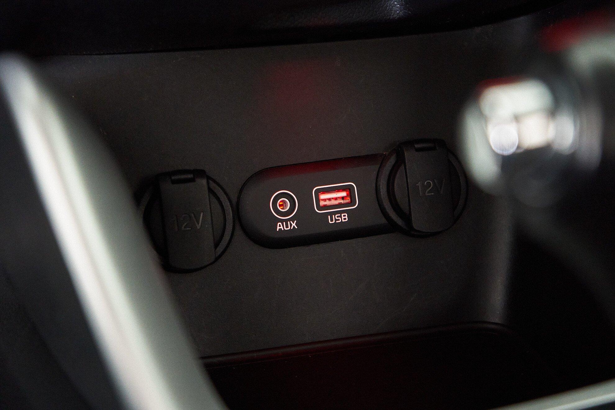 Kia Ceed 2018, белый