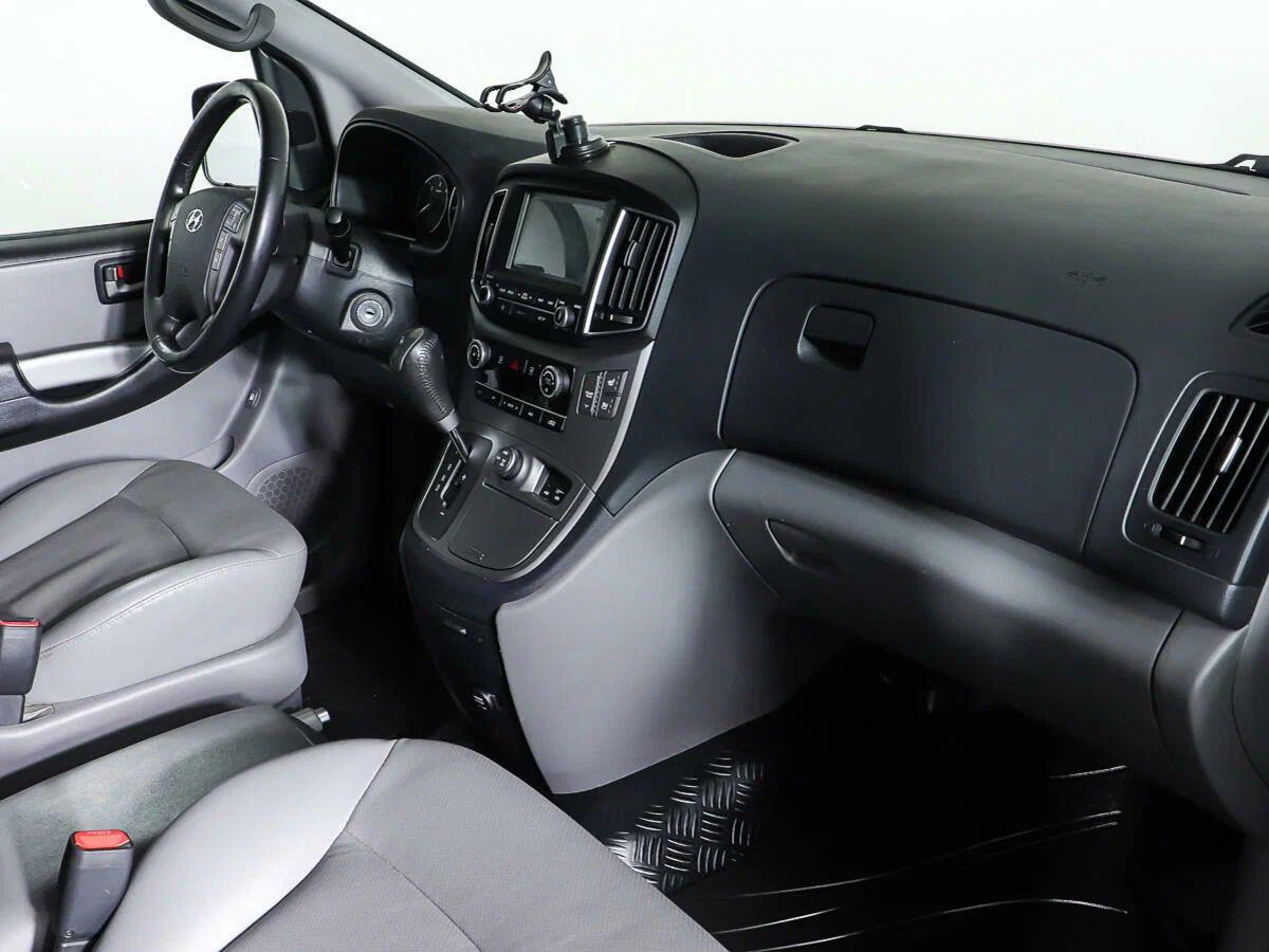 Hyundai Grand Starex 2018, синий